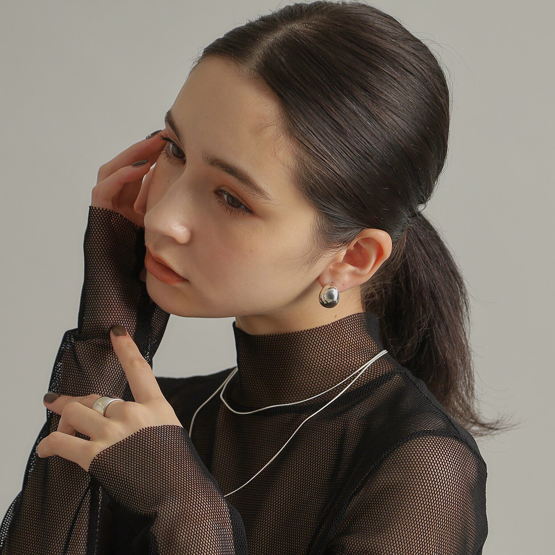 COCOSHNIK ONKITSCH「シルバー ホロウフープピアス ペアシェイプM」|ピアス|