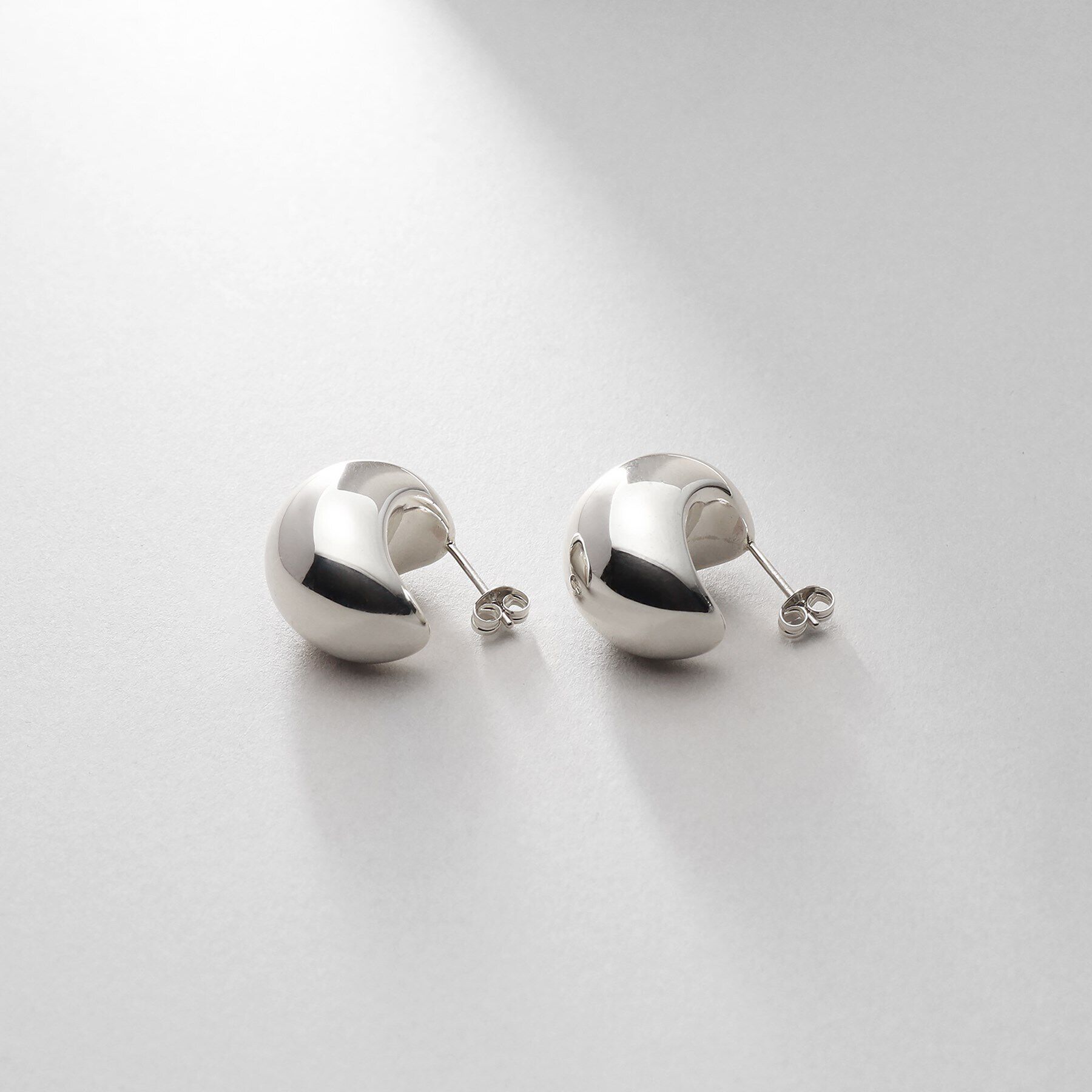 COCOSHNIK ONKITSCH「シルバー ホロウフープピアス ペアシェイプM」|ピアス|