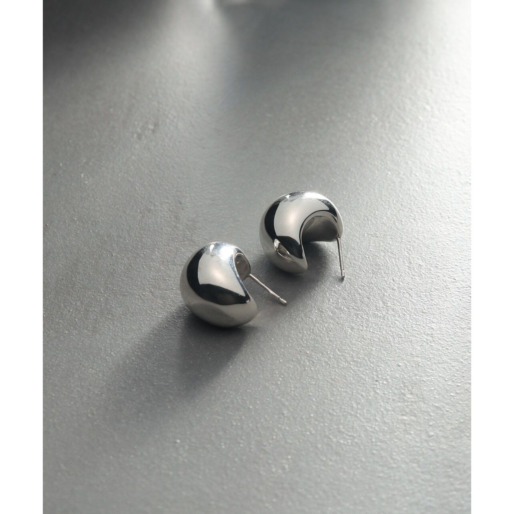 COCOSHNIK ONKITSCH「シルバー ホロウフープピアス ペアシェイプM」|ピアス|