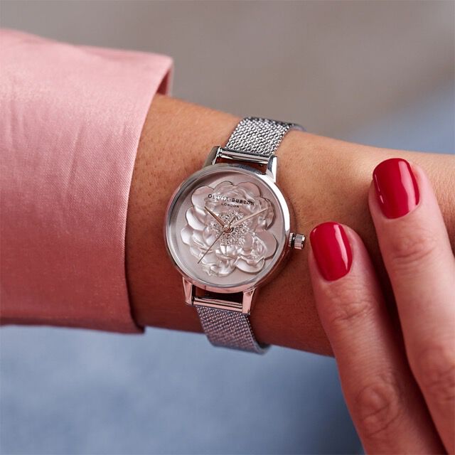 OLIVIA BURTON 「〈OLIVIA BURTON (ｵﾘﾋﾞｱﾊﾞｰﾄﾝ)〉ﾌﾞﾛｯｻﾑ 30mm 3D ﾎﾜｲﾄｽﾊﾟｰｸﾙﾌﾞﾛｯｻﾑ ｼﾙﾊﾞｰ ﾒｯｼｭ」|腕時計|