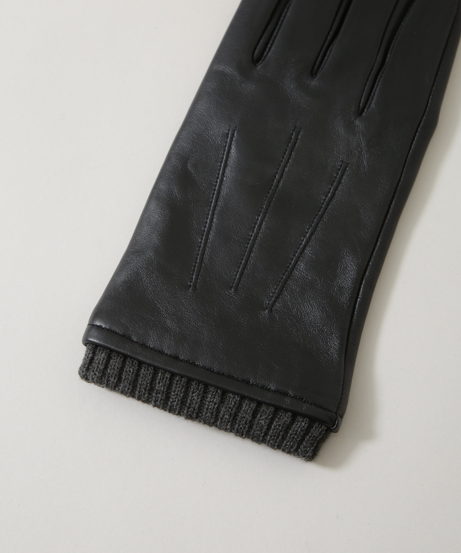 nano･universe「タッチパネル対応 リブ付きラムレザーグローブ」|手袋|