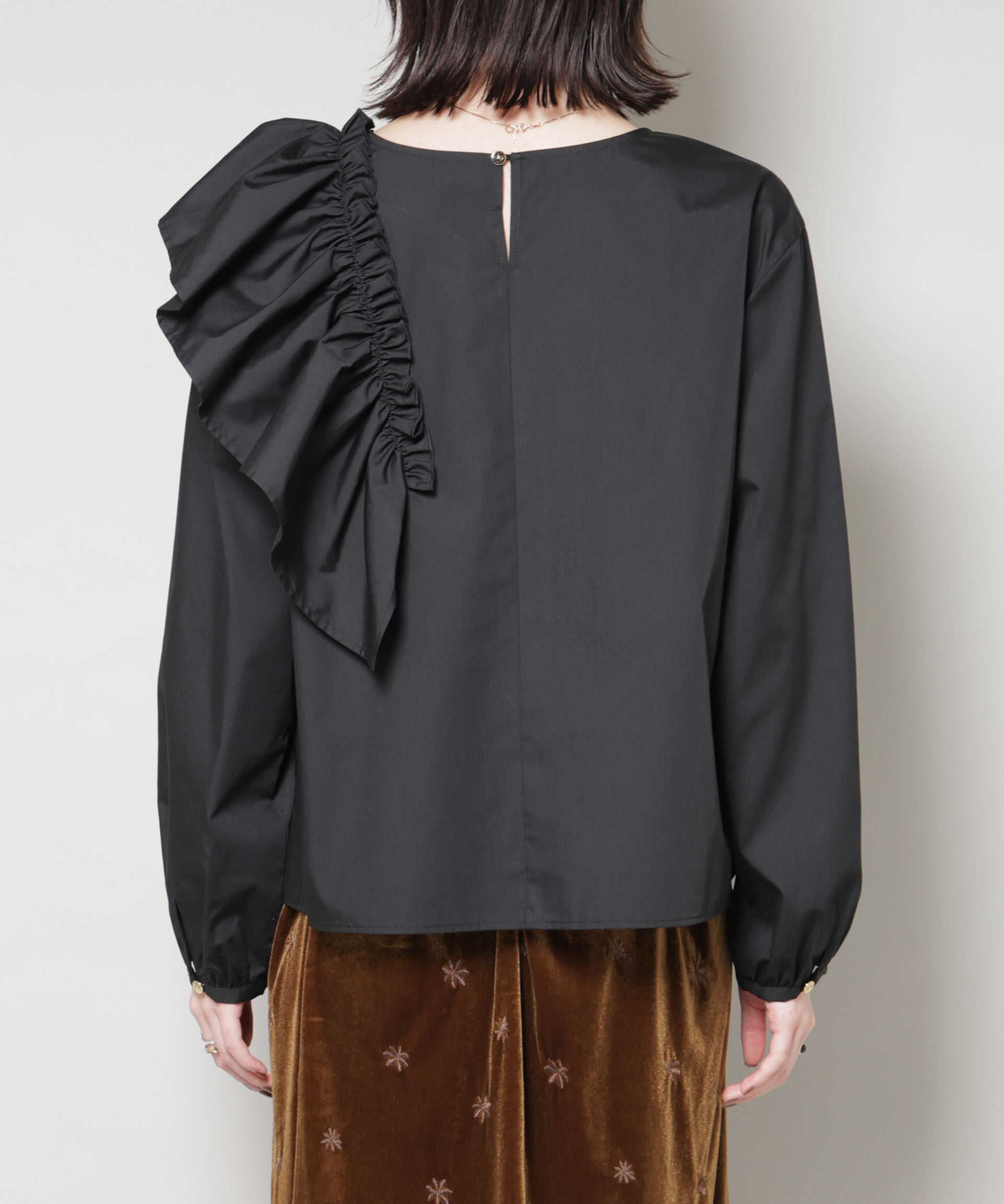 nano･universe「斜めフリルプルオーバーブラウス」|シャツ・ブラウス|