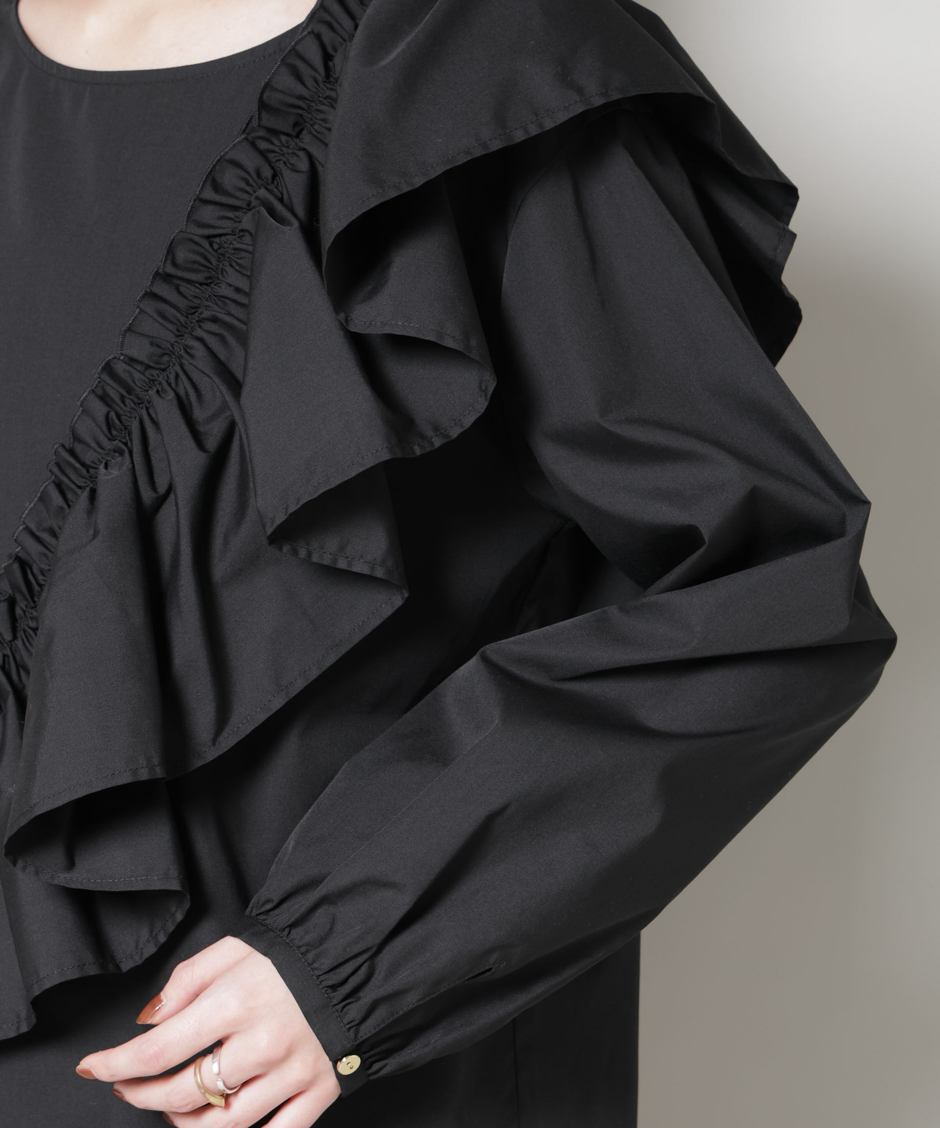 nano･universe「斜めフリルプルオーバーブラウス」|シャツ・ブラウス|