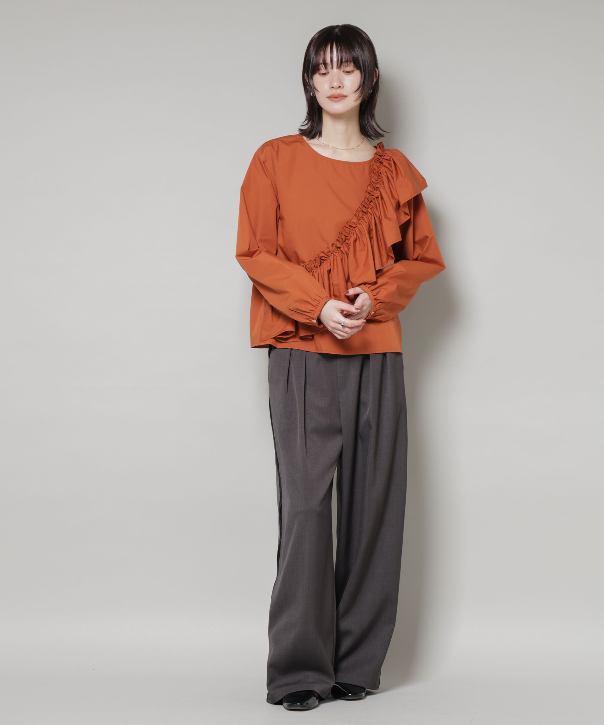 nano･universe「斜めフリルプルオーバーブラウス」|シャツ・ブラウス|