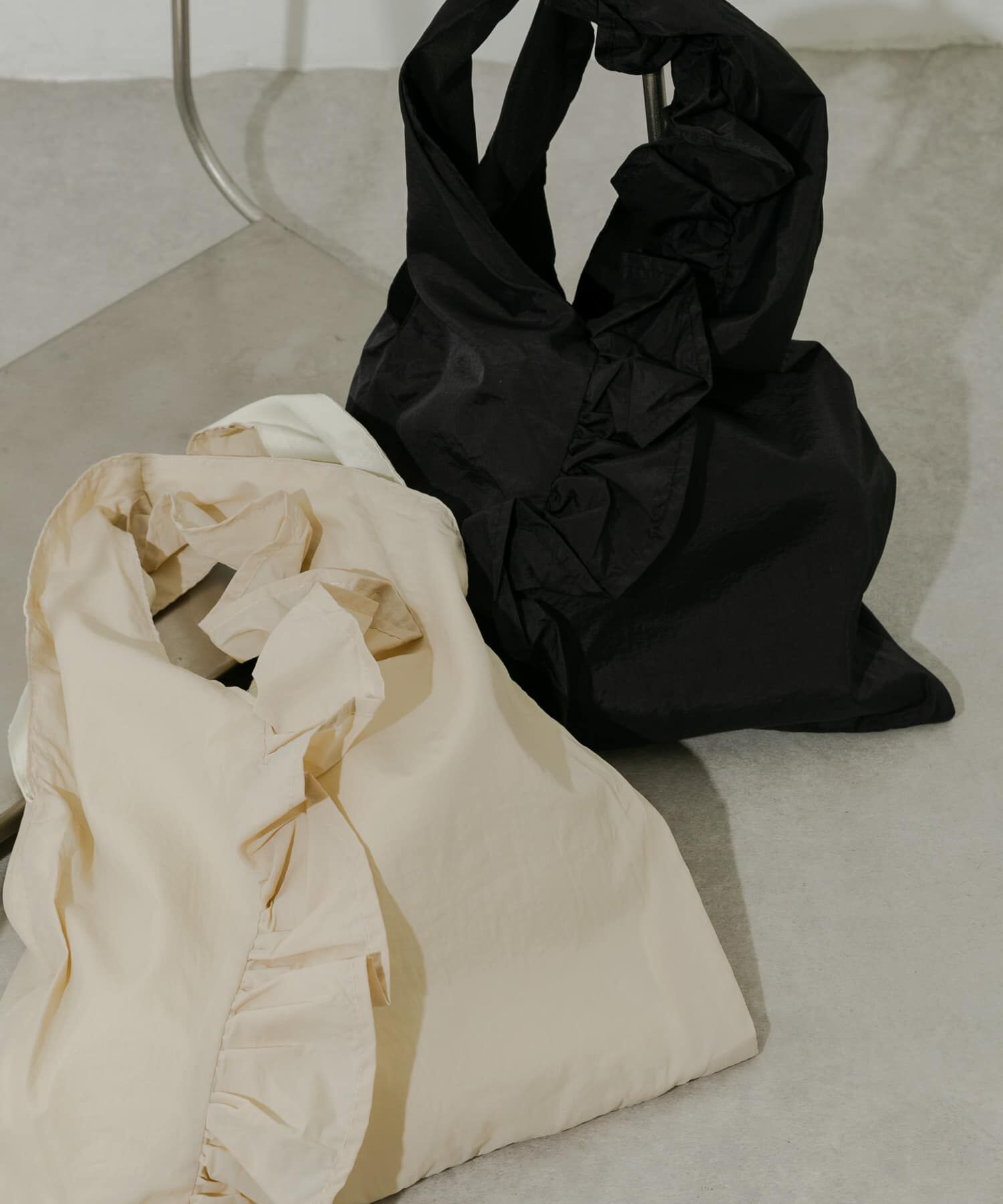 SMELLY「カシュクールフリルトート」|トートバッグ|