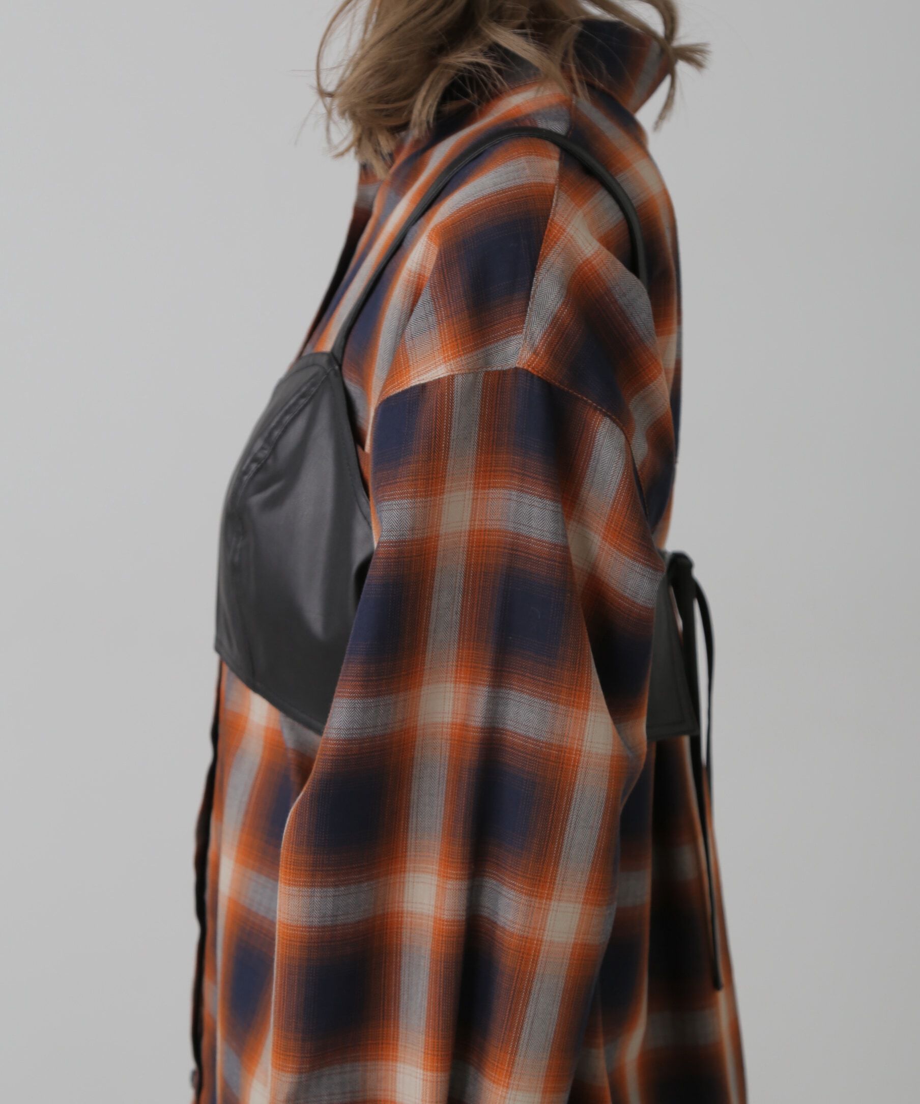  「フェイクレザービスチェ」|シャツ・ブラウス|