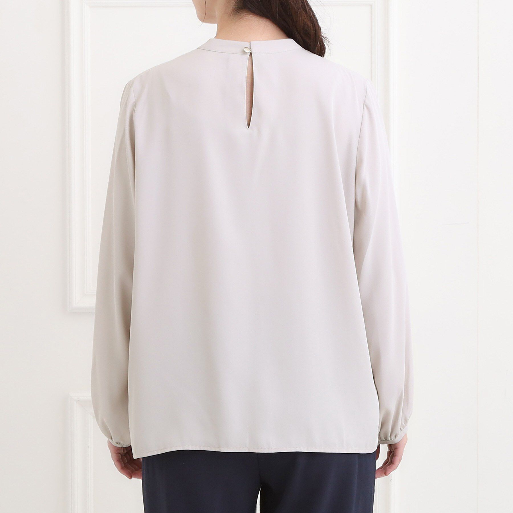 SHOO･LA･RUE「【洗濯機可/S-3L】女性らしさとすっきり見えを叶える フロントプリーツブラウス」|シャツ・ブラウス|