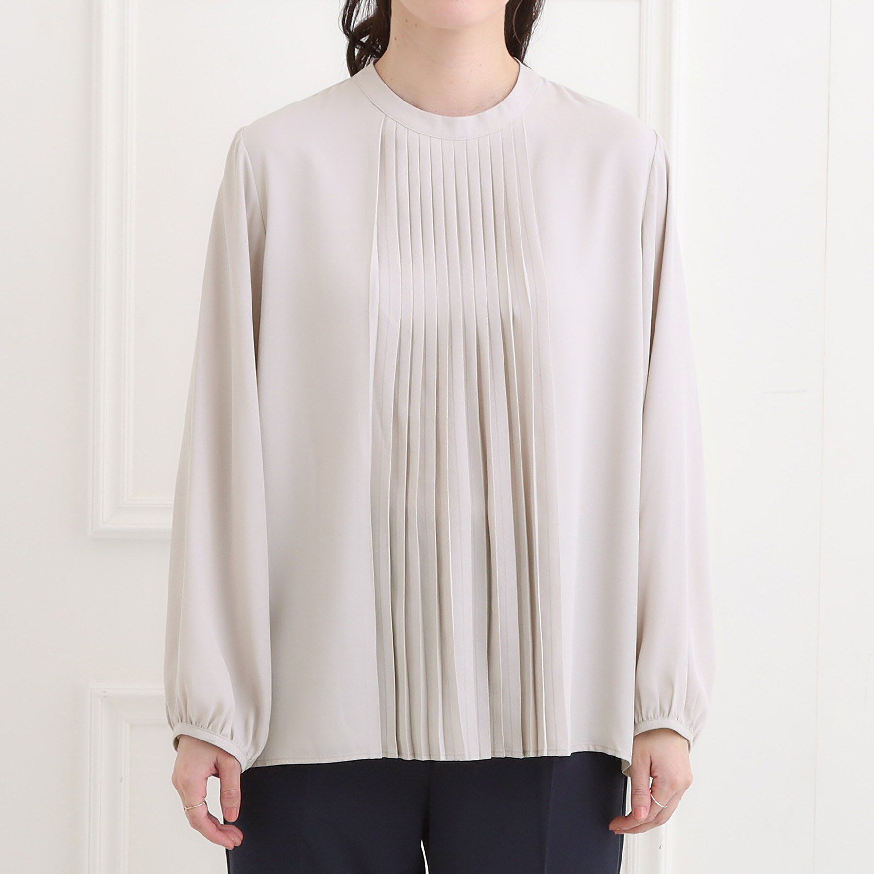 SHOO･LA･RUE「【洗濯機可/S-3L】女性らしさとすっきり見えを叶える フロントプリーツブラウス」|シャツ・ブラウス|