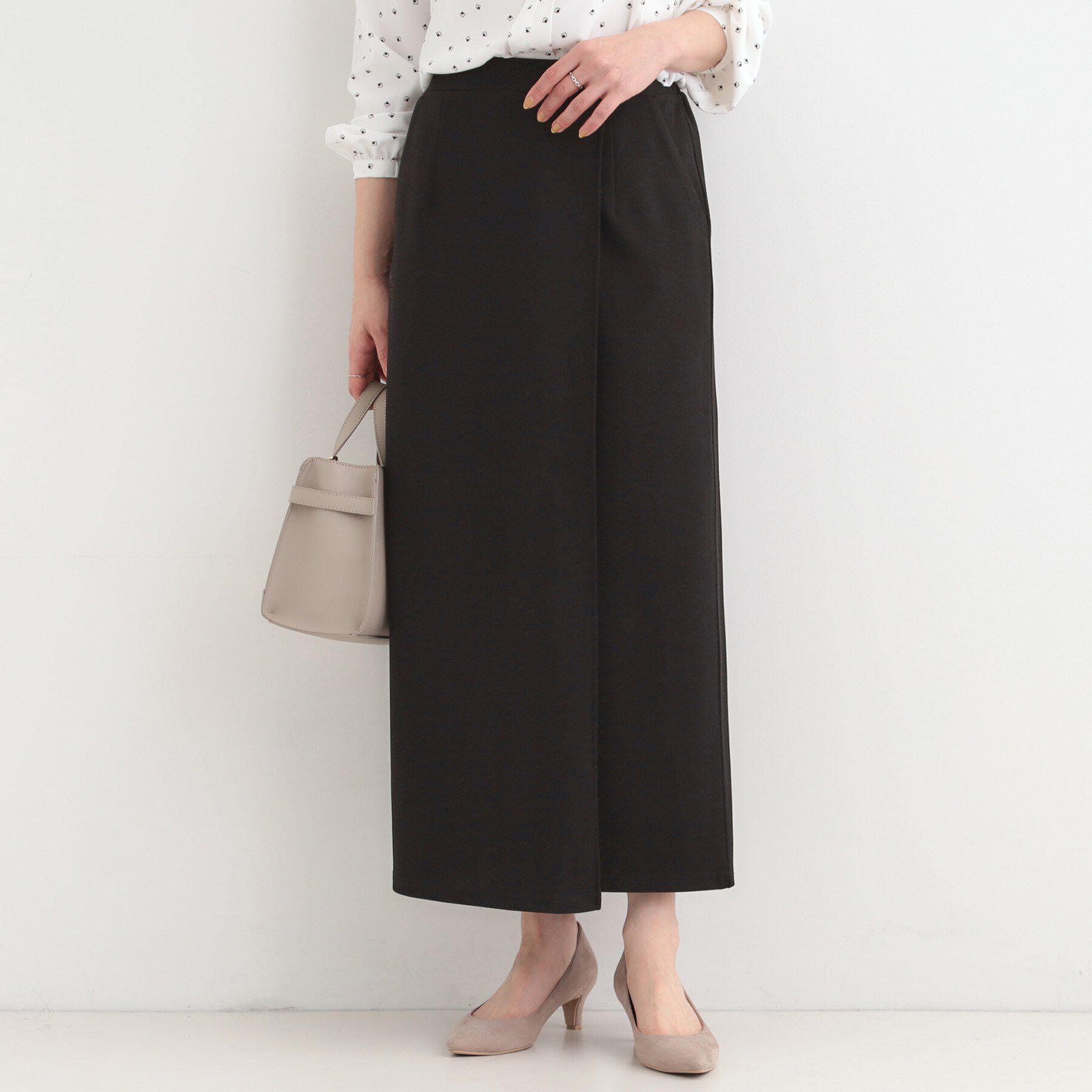 SHOO･LA･RUE「【洗濯機可/S-LL】腰まわりを自然にカバーする ラップ風ナロースカート」|スカート|ブラック(019)