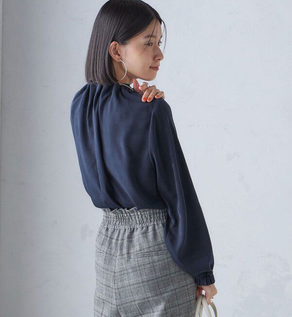 SHIPS for women「〈手洗い可能〉ネック ギャザー ソリッド 起毛 サテン ブラウス」|シャツ・ブラウス|