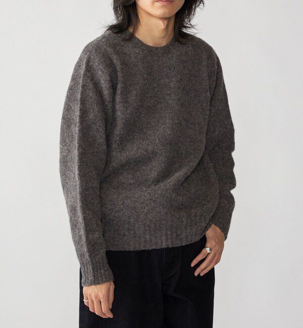 SHIPS「【SHIPS別注】HARLEY OF SCOTLAND: ウール シャギー クルーネック ニット」|ニット・セーター|ダークグレー