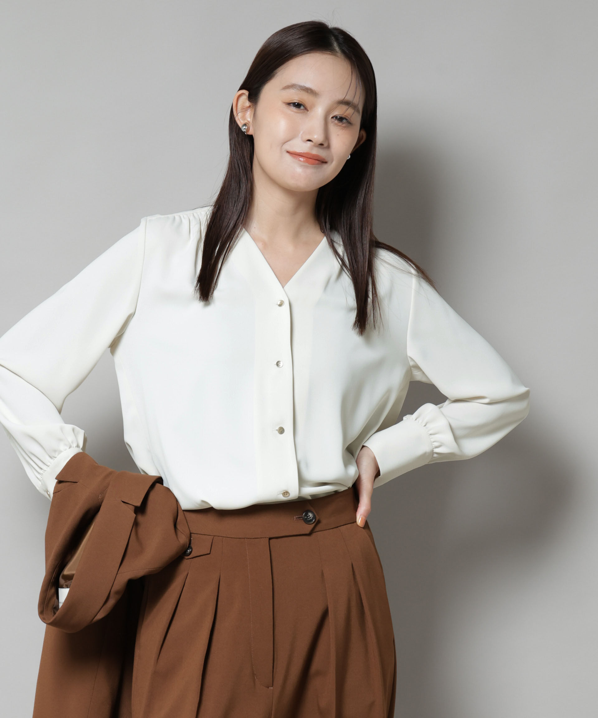 nano･universe「フロントボタンVネックブラウス」|シャツ・ブラウス|