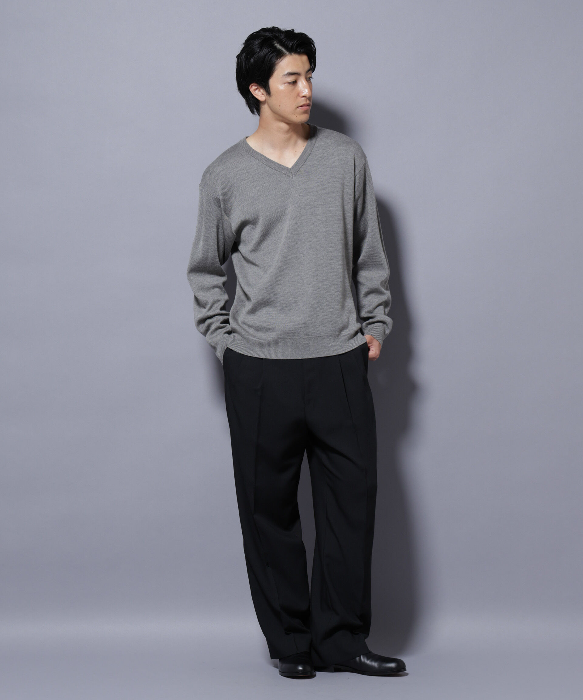 nano･universe「タスマニアウールミックス ミラノリブリラックスVネックニット」|ニット・セーター|