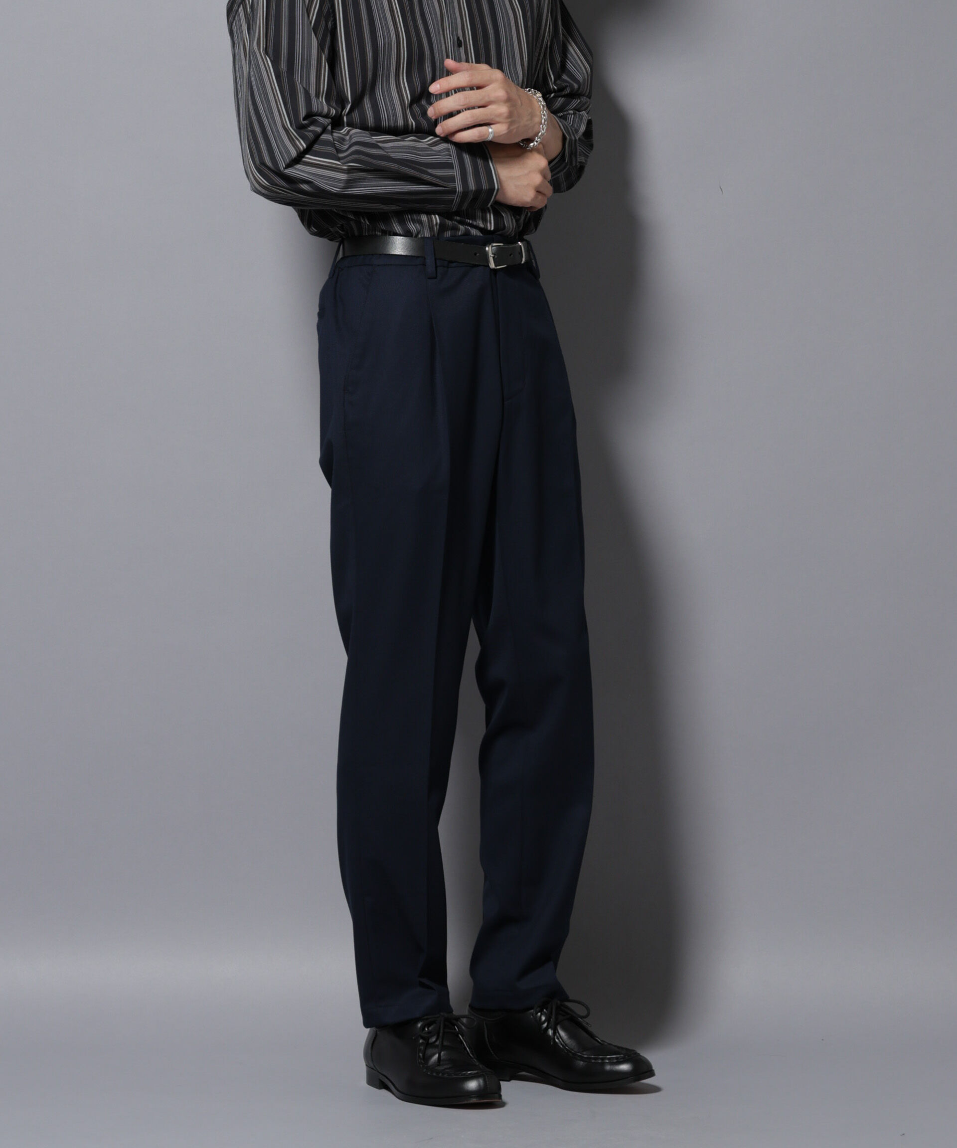 nano･universe「微起毛1タックテーパードパンツ」|チノ|ネイビー