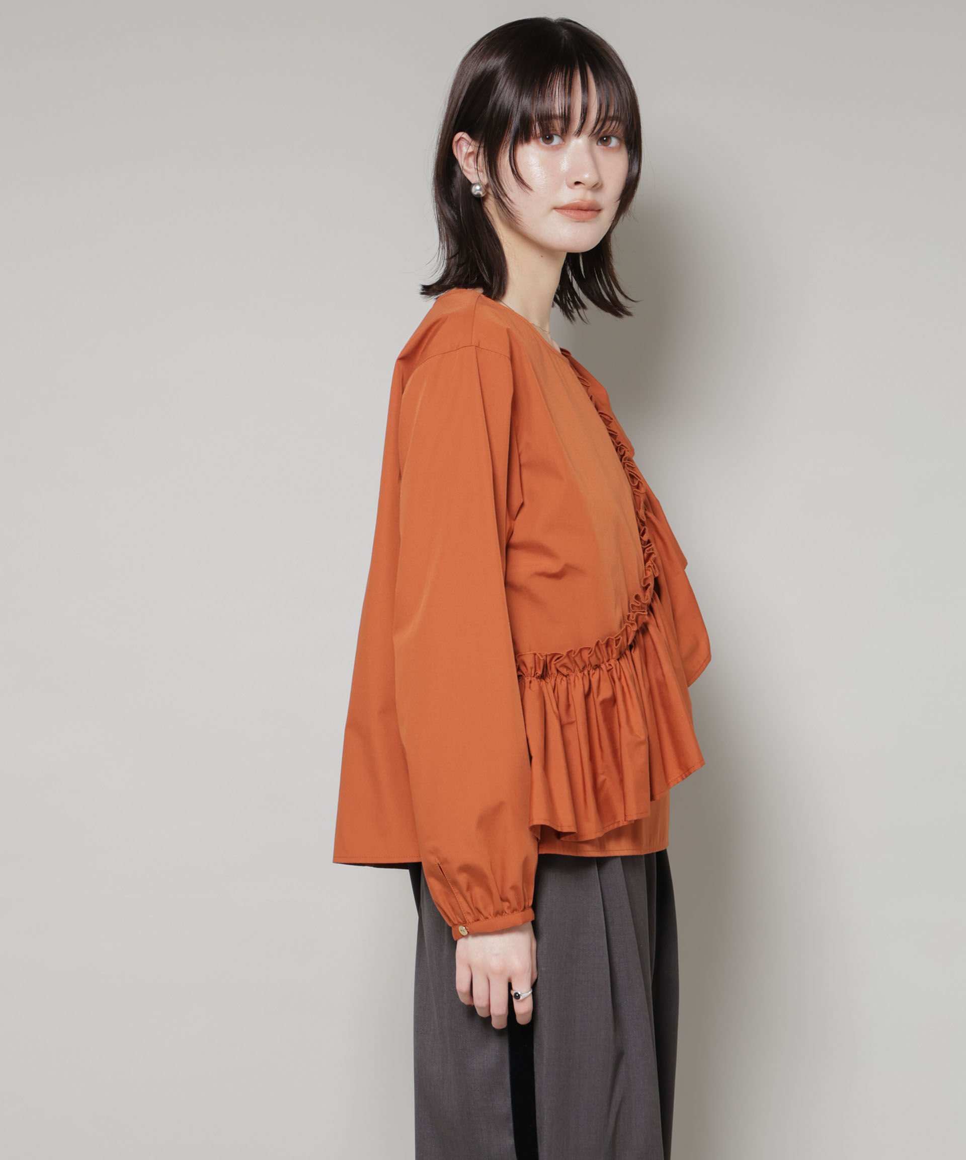 nano･universe「斜めフリルプルオーバーブラウス」|シャツ・ブラウス|