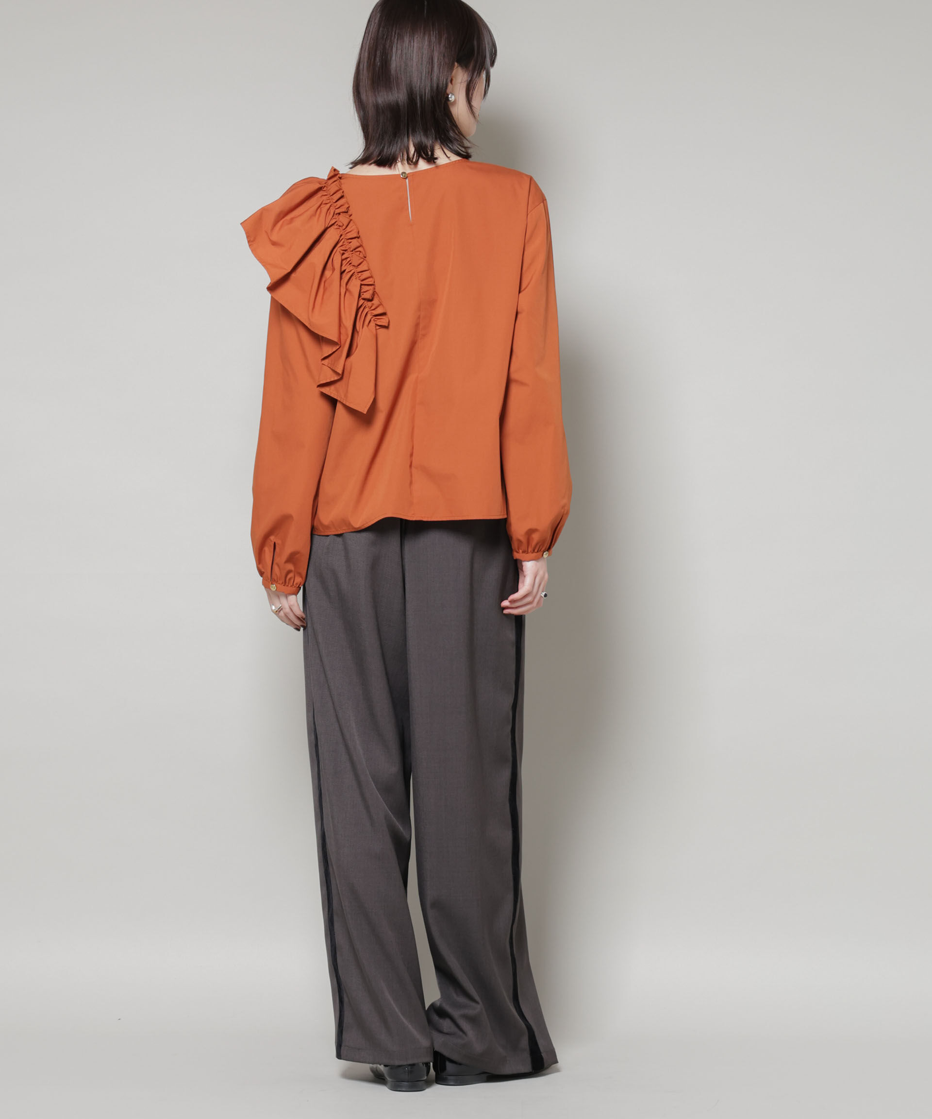 nano･universe「斜めフリルプルオーバーブラウス」|シャツ・ブラウス|