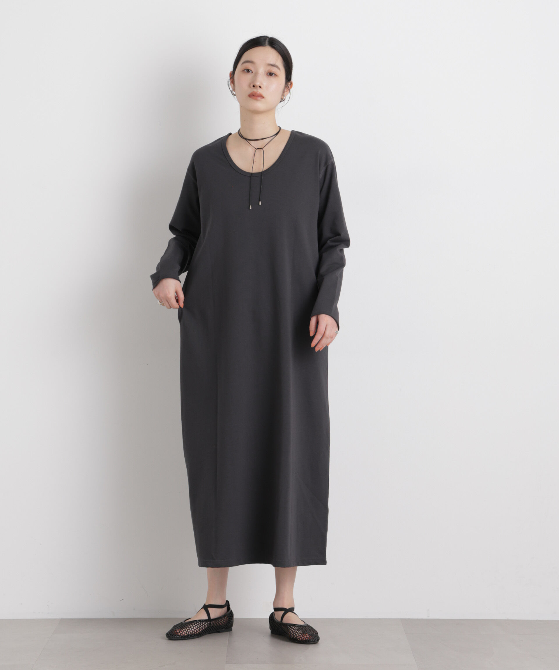 nano･universe「前後2wayチョーカー付きカットワンピース」|ワンピース|チャコール3