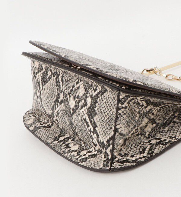 fredy emue「【LE VERNIS/ル・ベルニ】メタルハンドルオーバーフラップバッグ」|ショルダー・メッセンジャー|