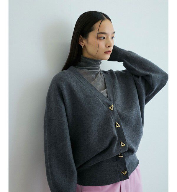 ADAM ET ROPE'「トライアングルボタンミドルカーディガン」|カーディガン|