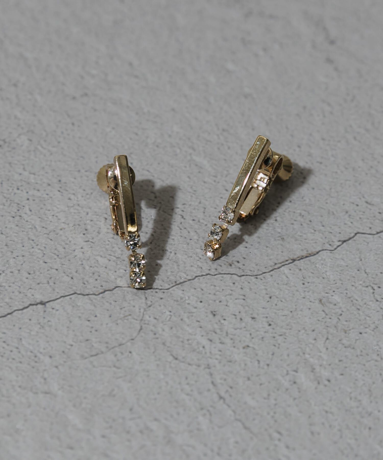 SMELLY「ミニビジューメタルバーイヤリング」|イヤリング|