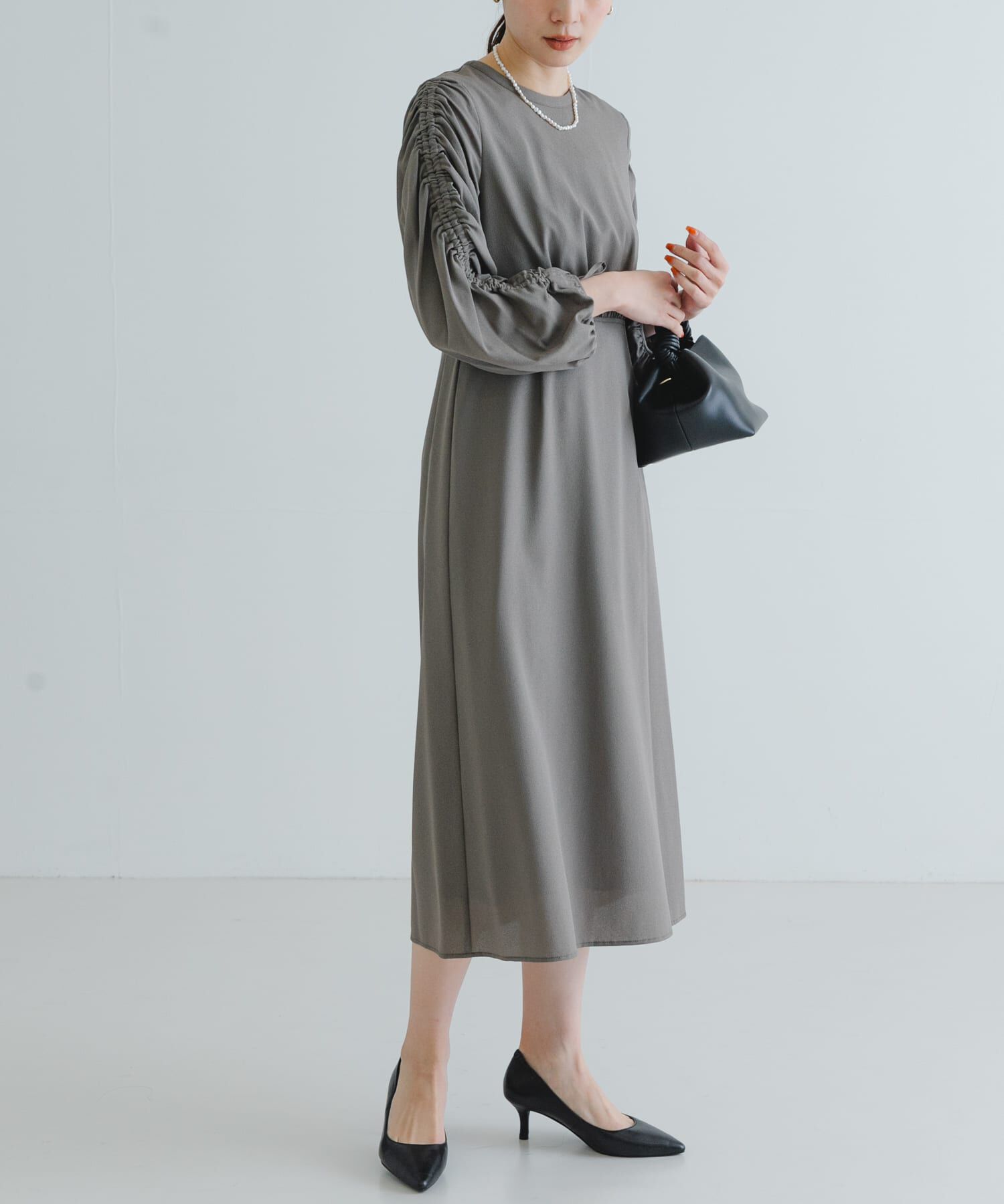 URBAN RESEARCH「LA MAISON　ギャザースリーブワンピース」|ワンピース|カーキ