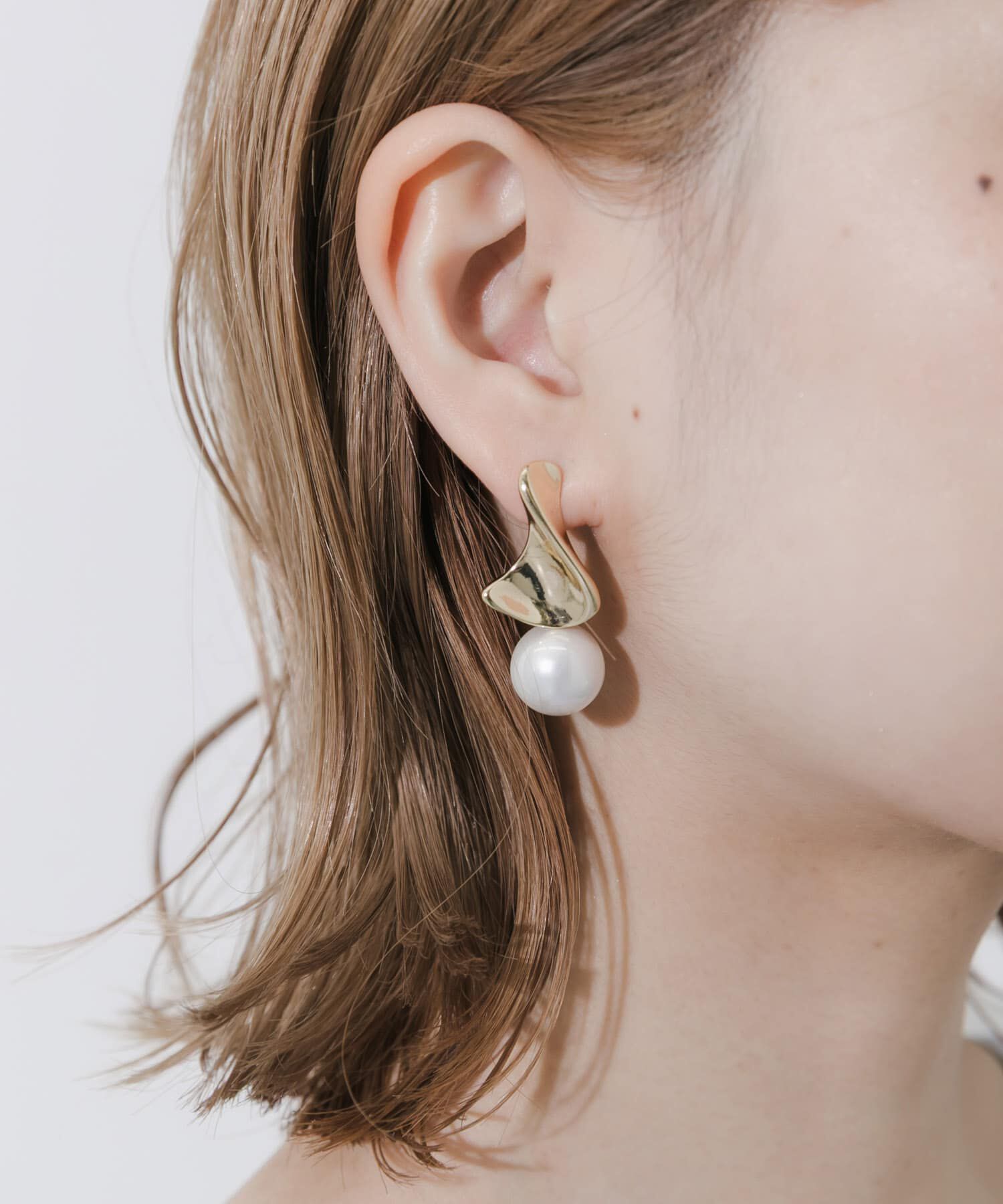 SMELLY「メタルウェーブパールピアス」|ピアス|