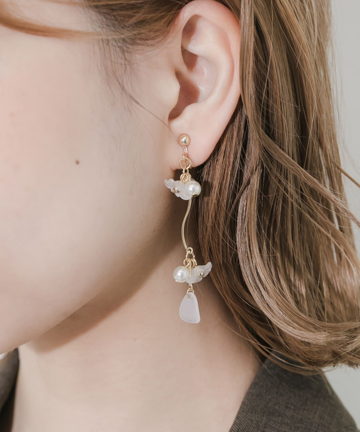SMELLY「パールフラワースウィングイヤリング」|イヤリング|