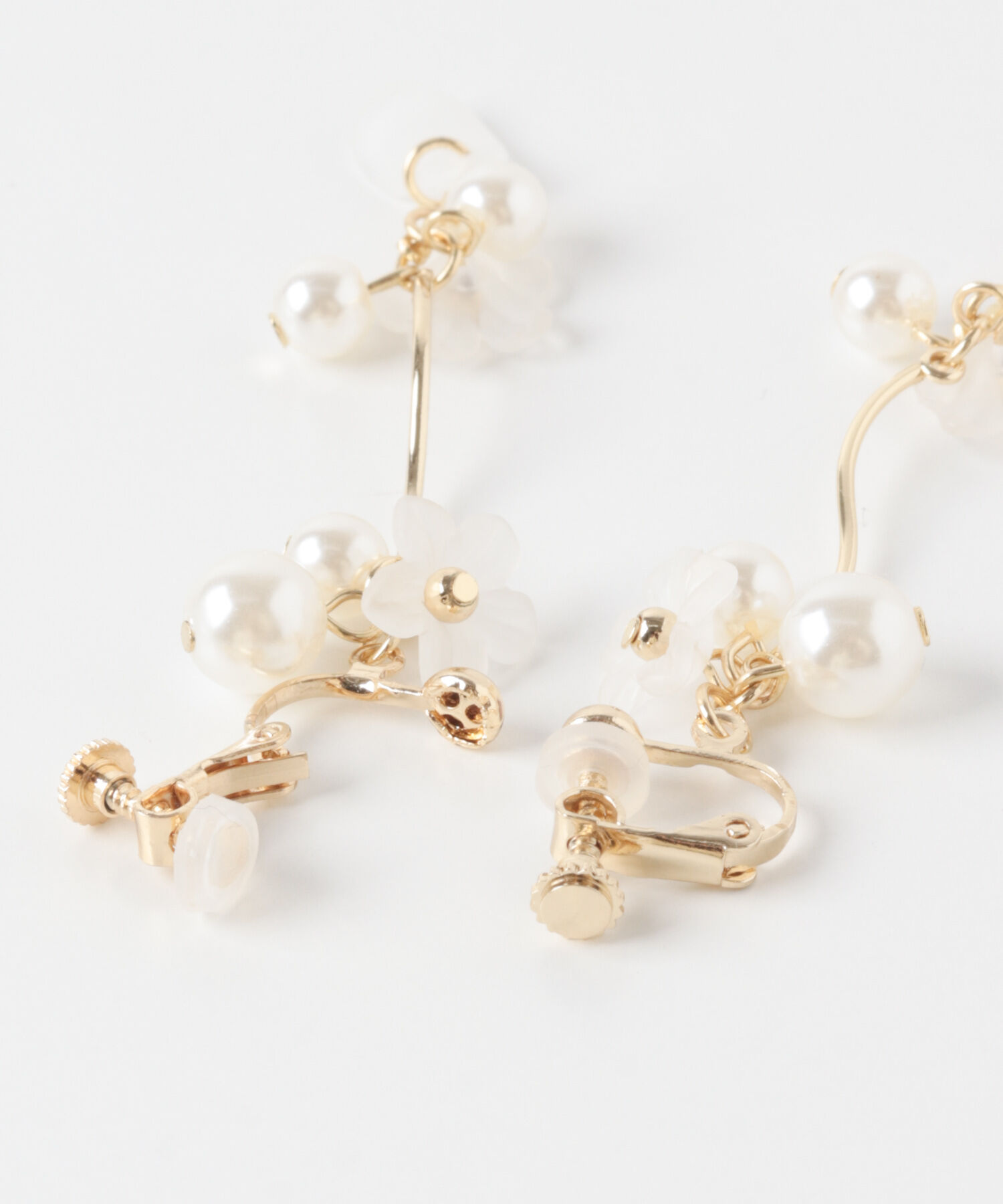 SMELLY「パールフラワースウィングイヤリング」|イヤリング|