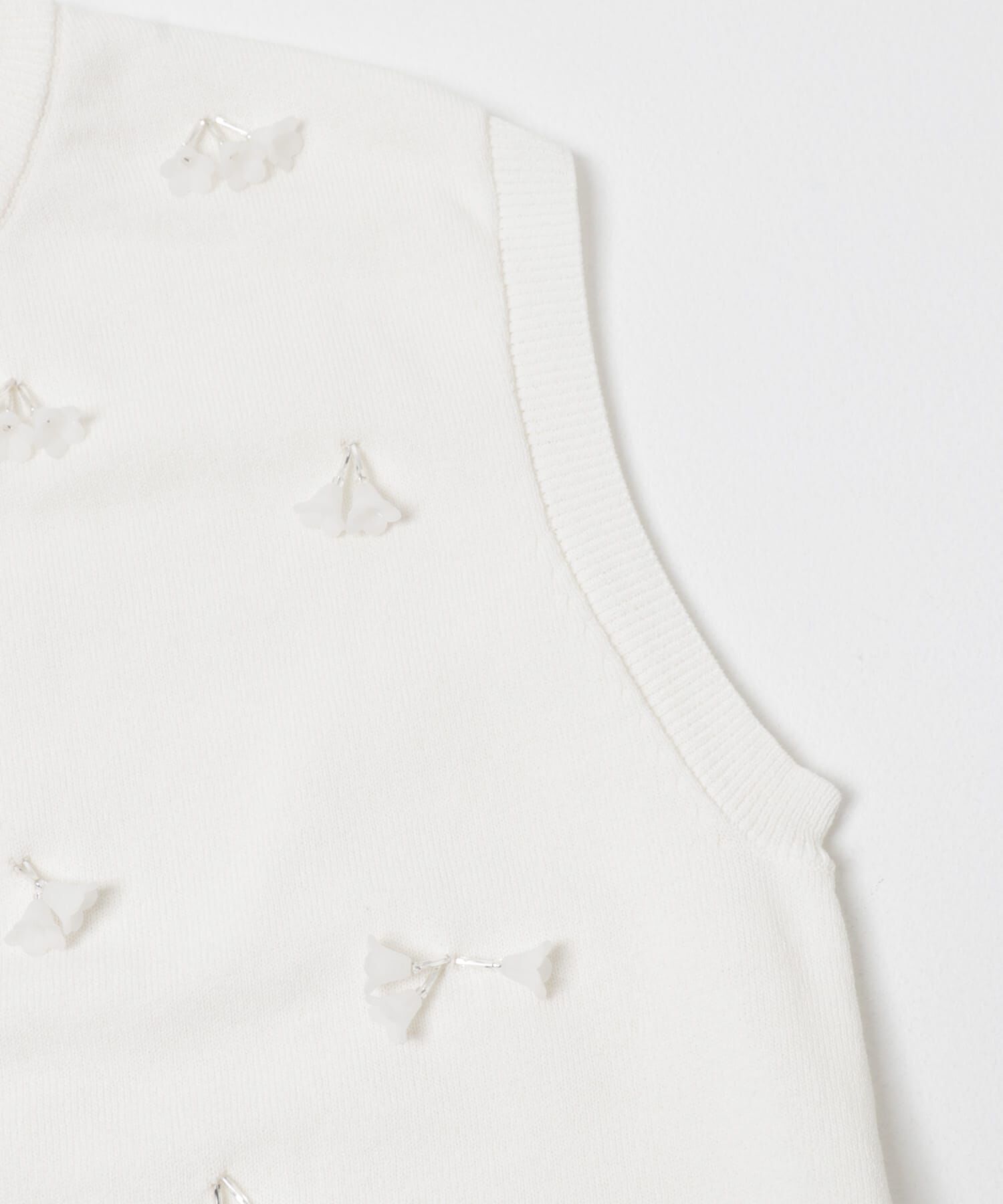 URBAN RESEARCH ROSSO「『一部WEB限定カラー』フラワーモチーフニットベスト」|ニット・セーター|