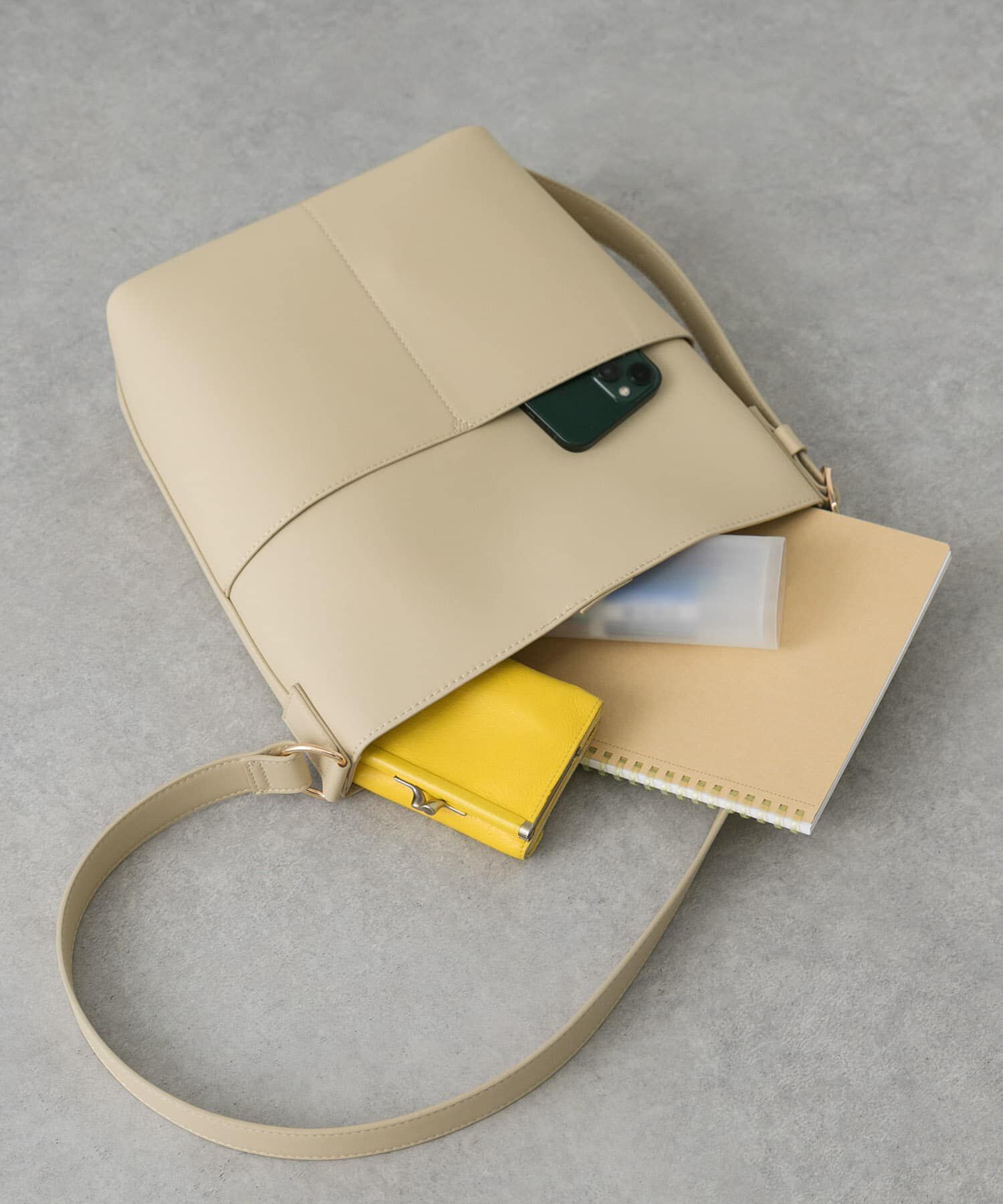 SENSE OF PLACE by URBAN RESEARCH「『防汚』アウトポケットショルダーバッグ」|ショルダー・メッセンジャー|