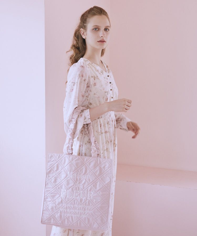 Maison de FLEUR「ブランドロゴ刺繍キルティングスクエアトート」|トートバッグ|
