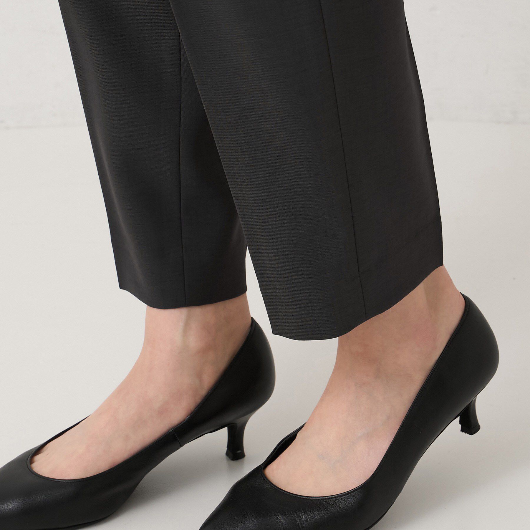 UNTITLED「エアリータックテーパードパンツ」|その他|