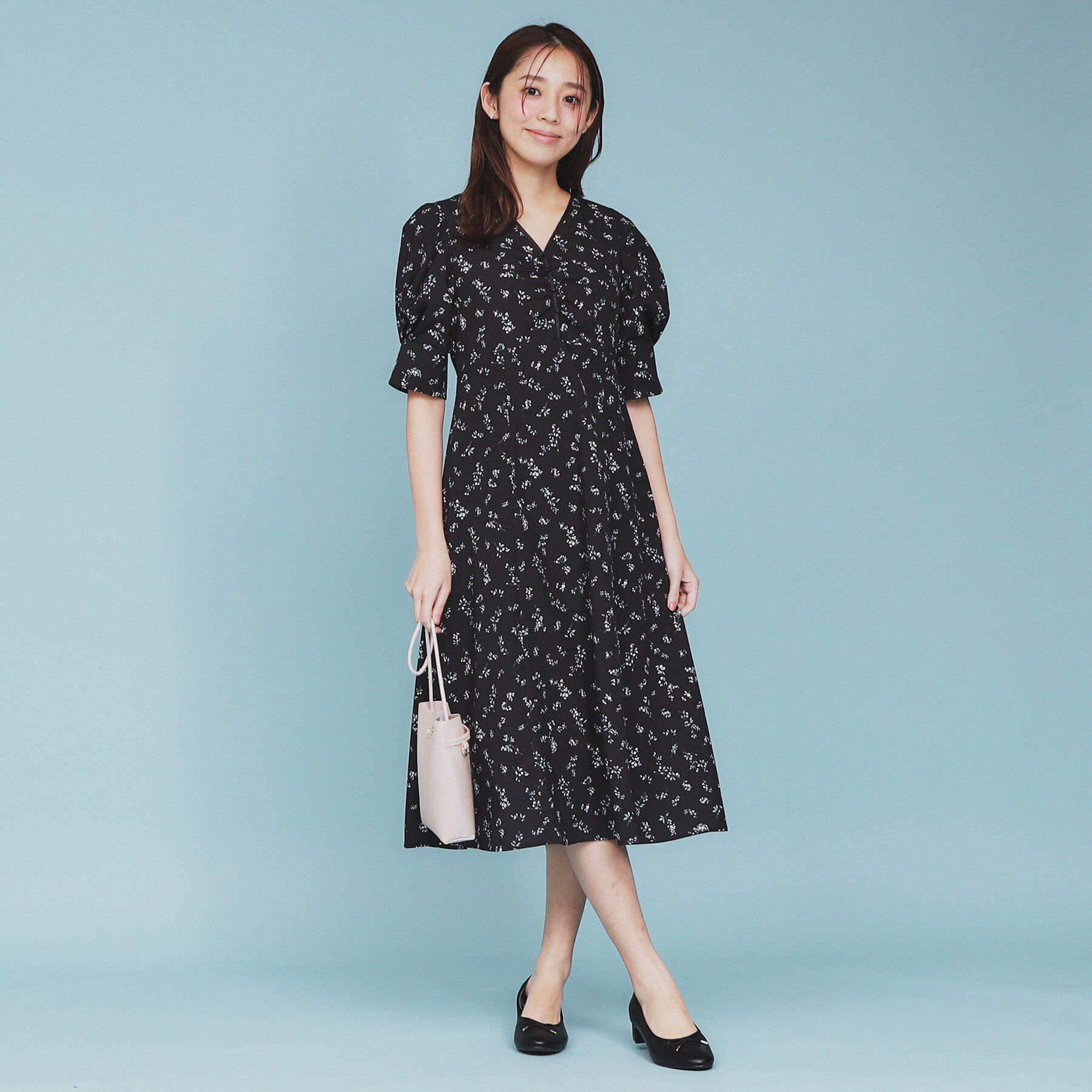 index「フラワーVネックフレアワンピース【洗濯機洗い可/イージーアイロン】」|ワンピース|