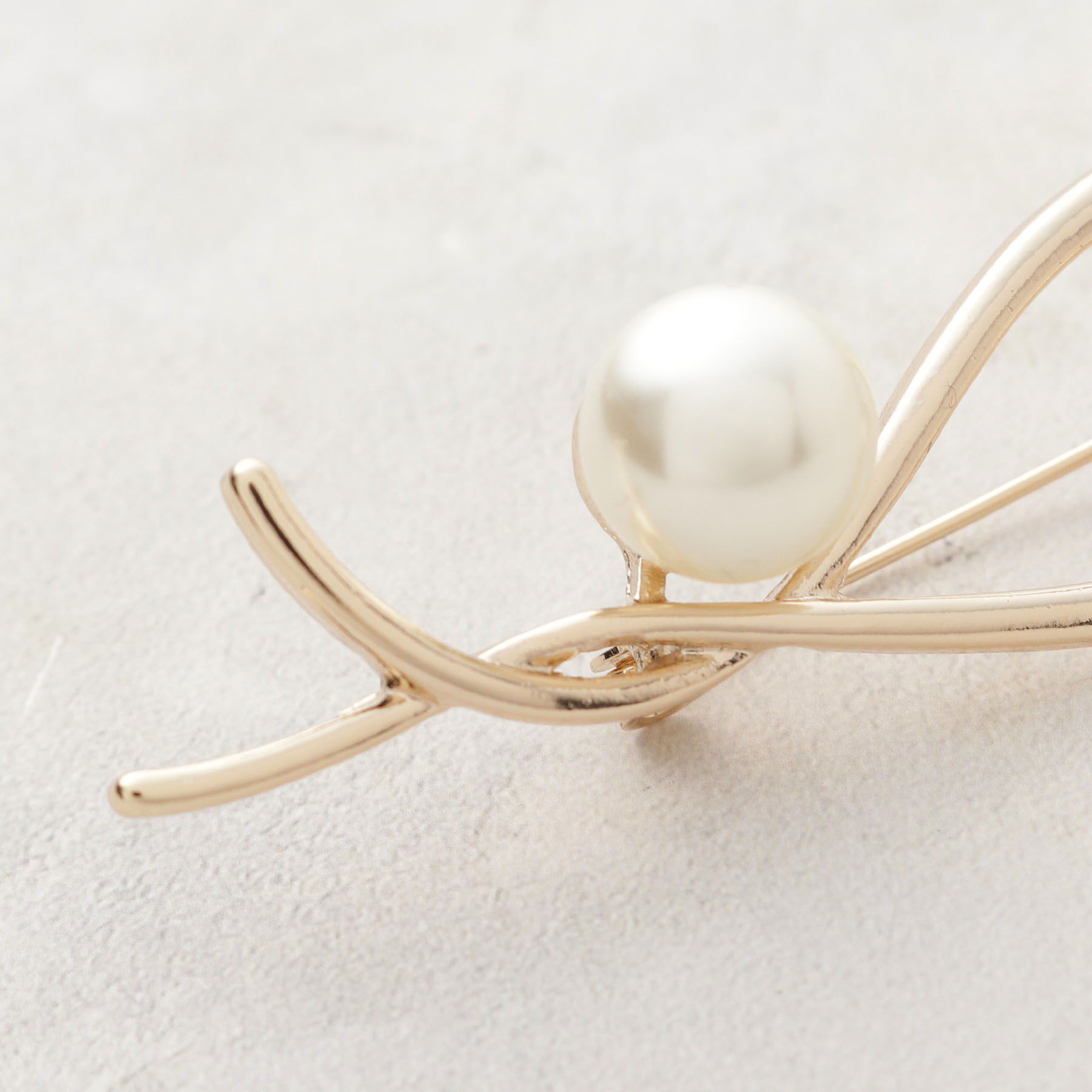 OPAQUE.CLIP「ノットデザインフェイクパールメタルブローチ」|ブローチ・コサージュ|