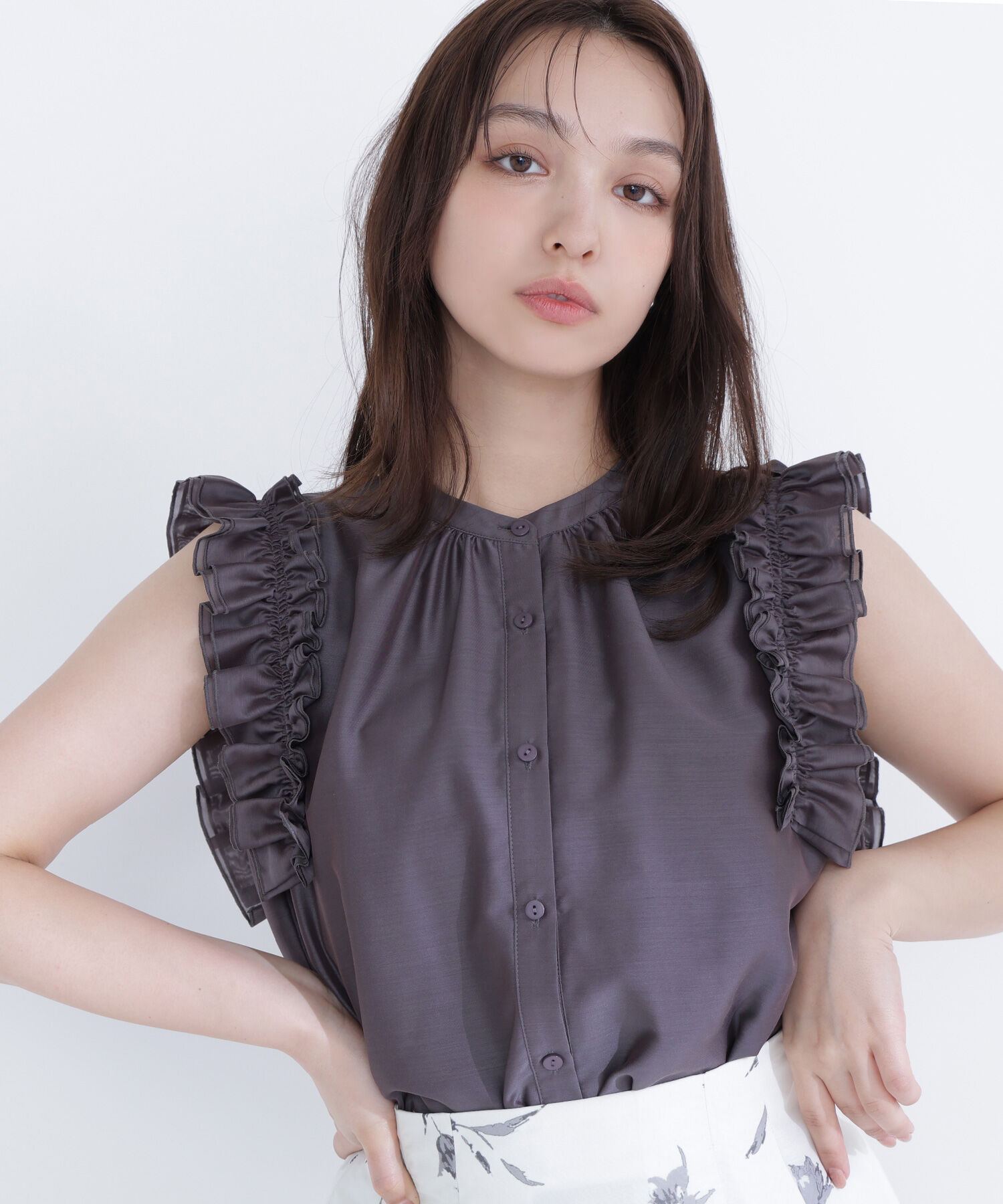  「フリルショルダーブラウス」|シャツ・ブラウス|チャコール1