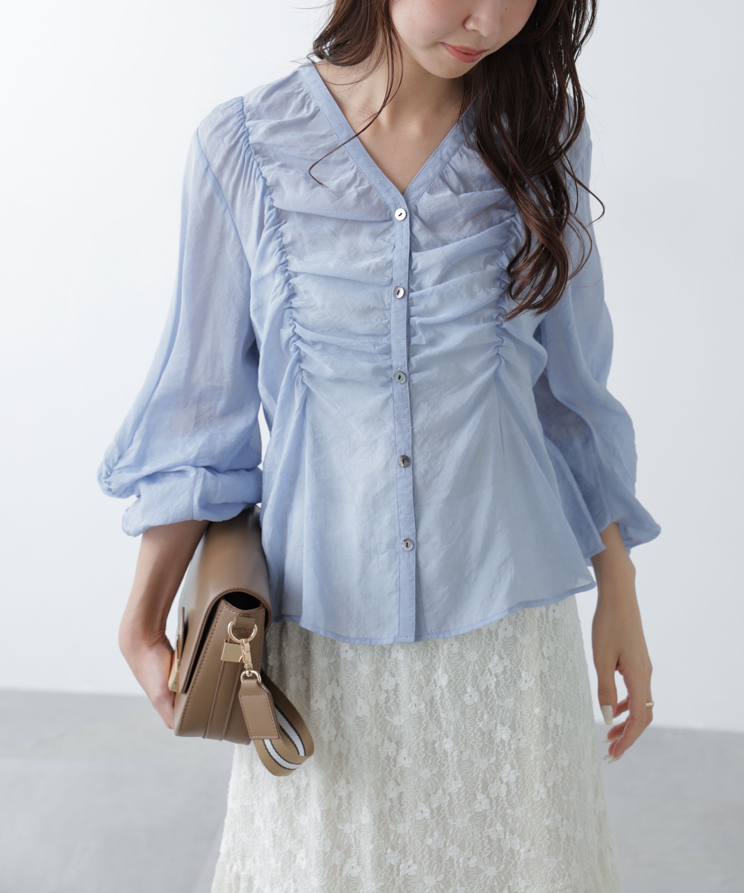  「Ｖネックシャーリングブラウス」|シャツ・ブラウス|ブルー