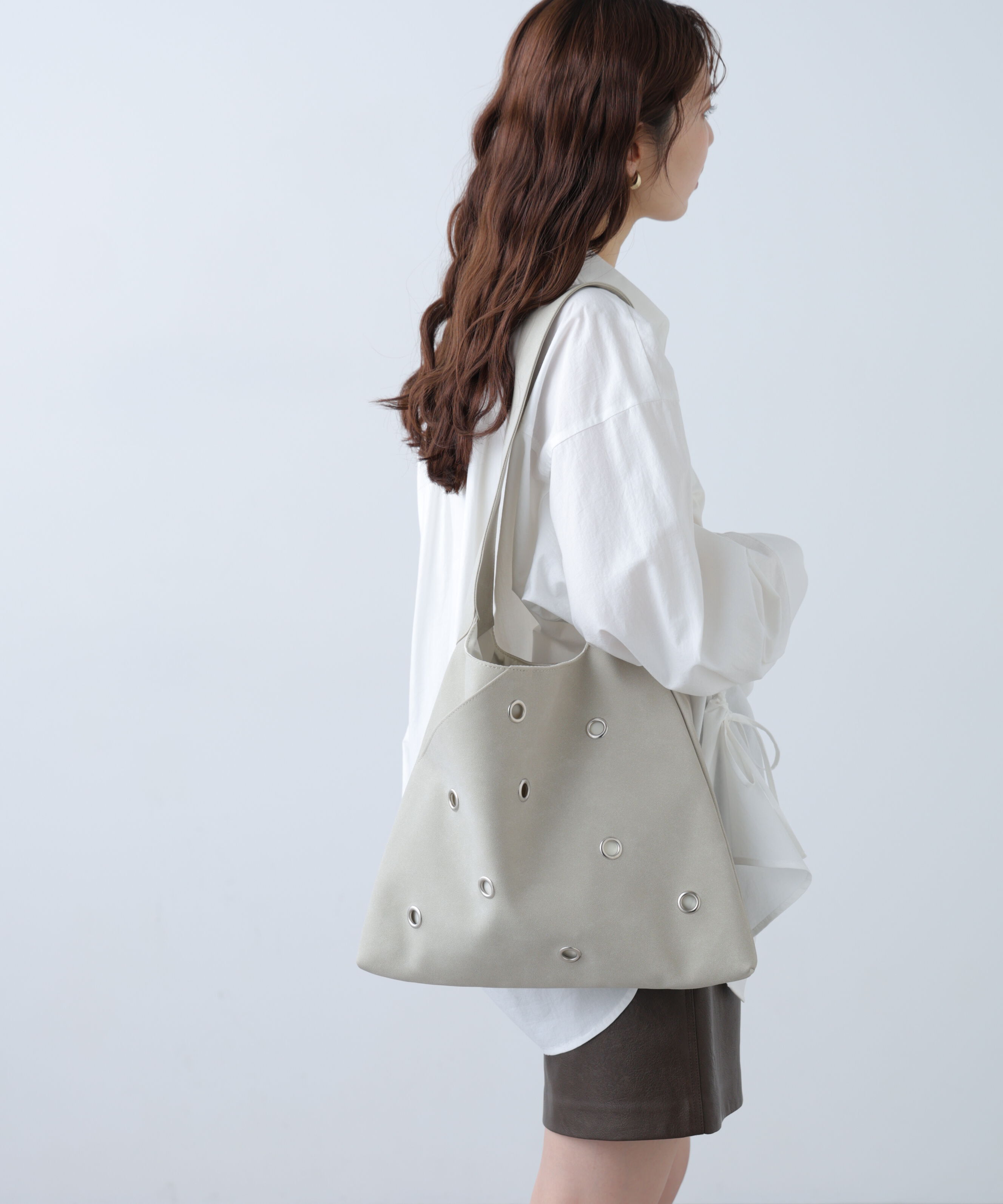  「ハトメワンショルダーバッグ」|その他|グレージュ