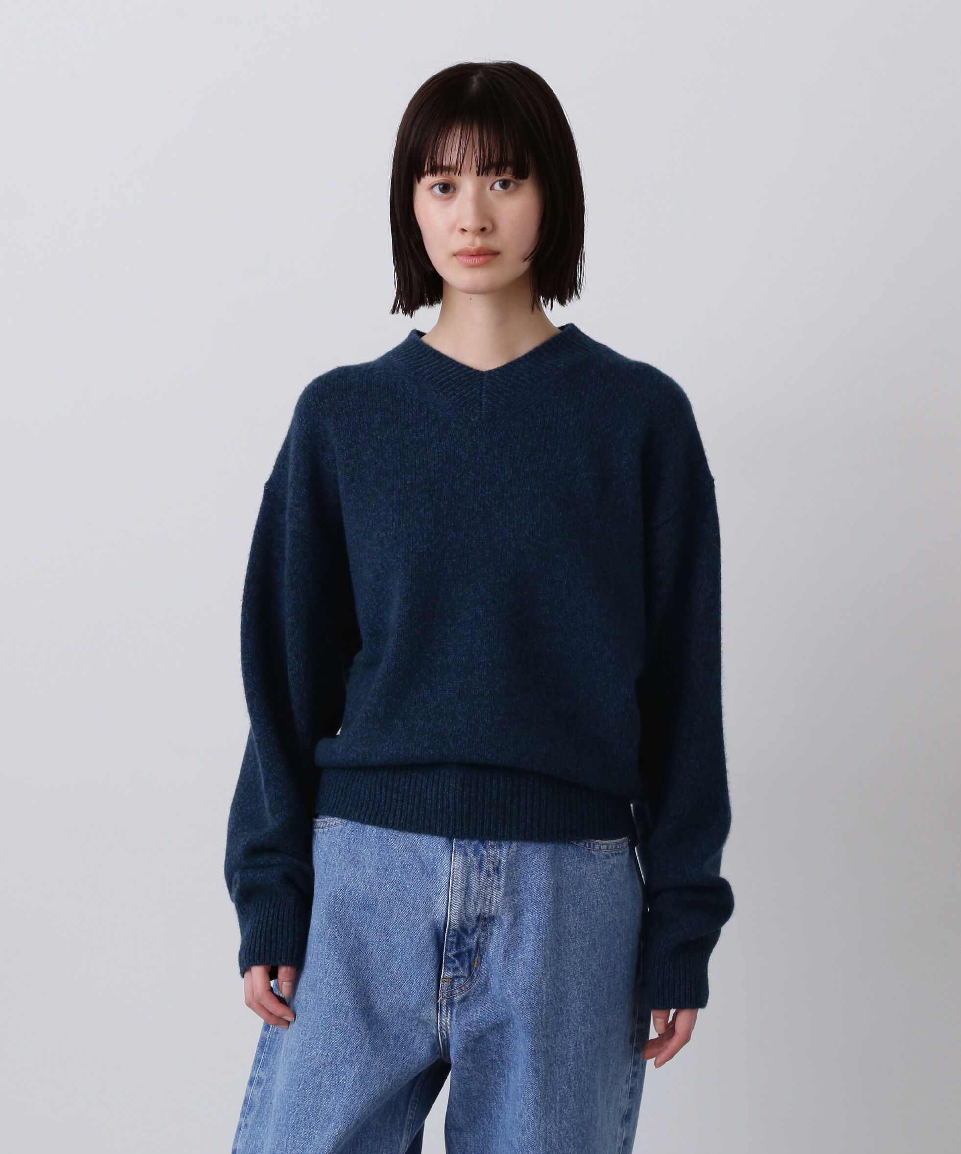 YLEVE 「YLEVE / WOOL CASHMERE MELANGE KNIT V NECK PULL OVER」|ニット・セーター|ブルー