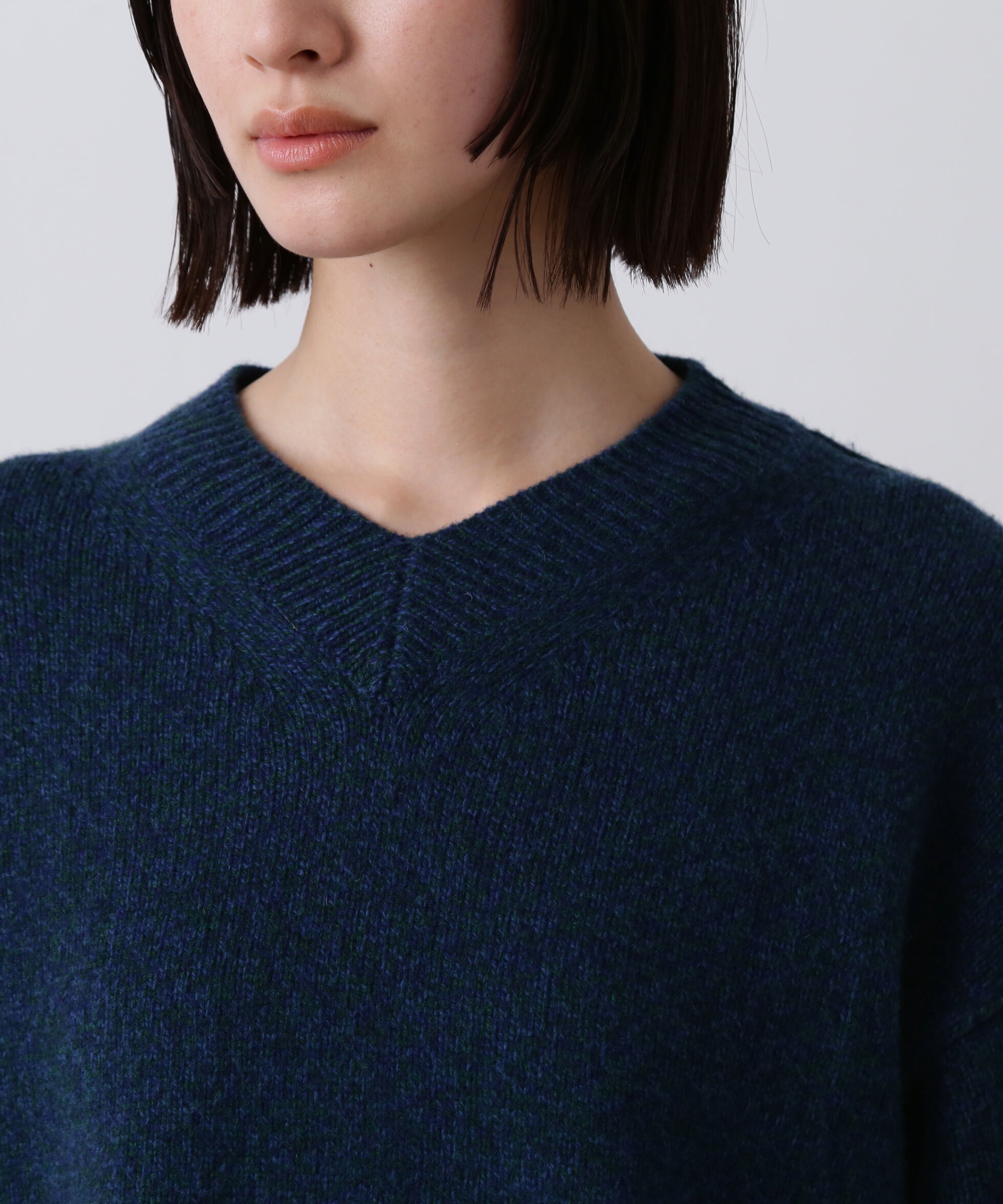 YLEVE 「YLEVE / WOOL CASHMERE MELANGE KNIT V NECK PULL OVER」|ニット・セーター|