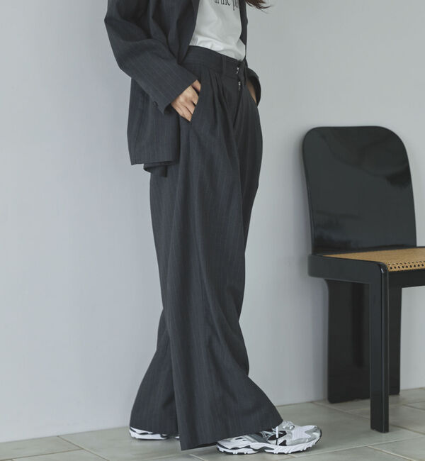Doux archives「ストライプ３タックワイドパンツ」|チノ|CHARCOAL GRAY