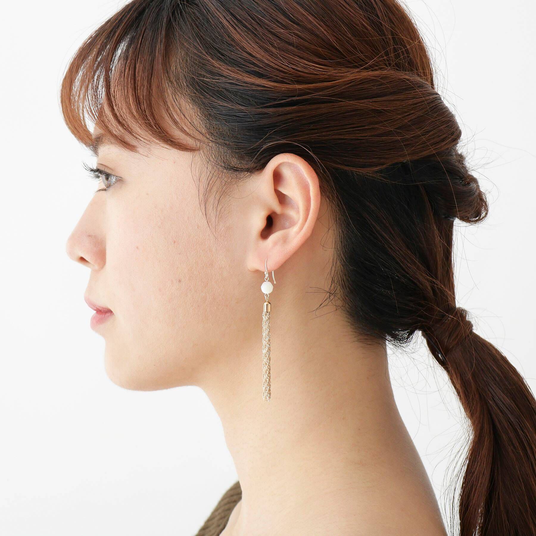 COCOSHNIK「K10マザーオブパール タッセル　フックピアス」|ピアス|