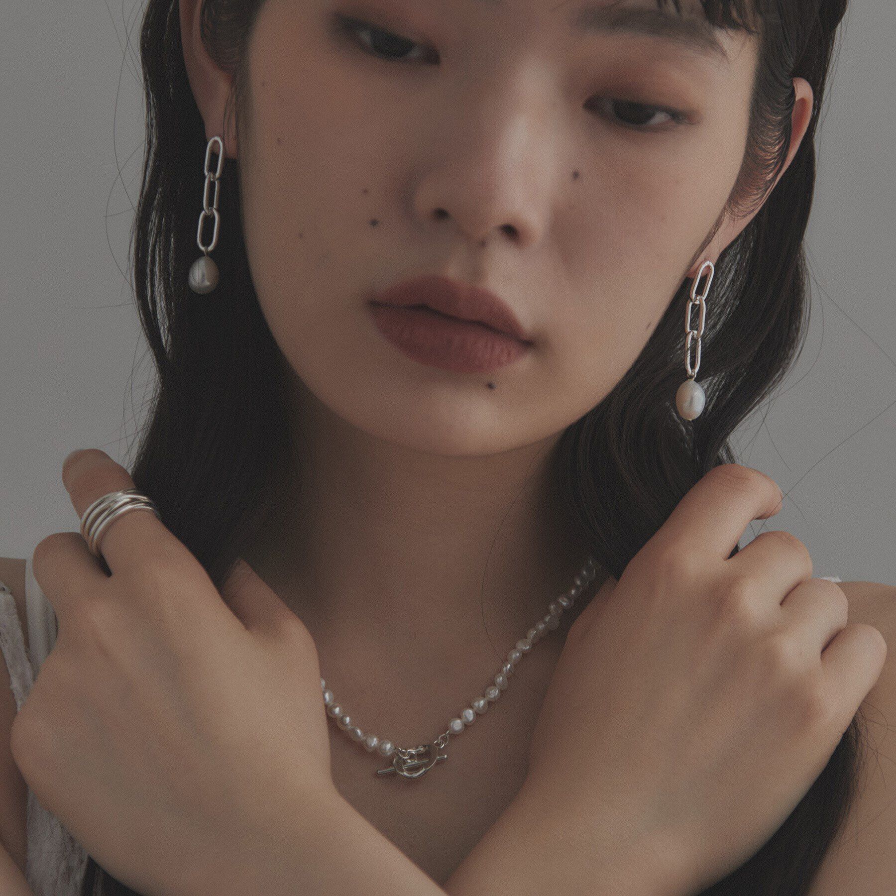 COCOSHNIK ONKITSCH「シルバー バロックパール チェーンリンク ロングピアス」|ピアス|