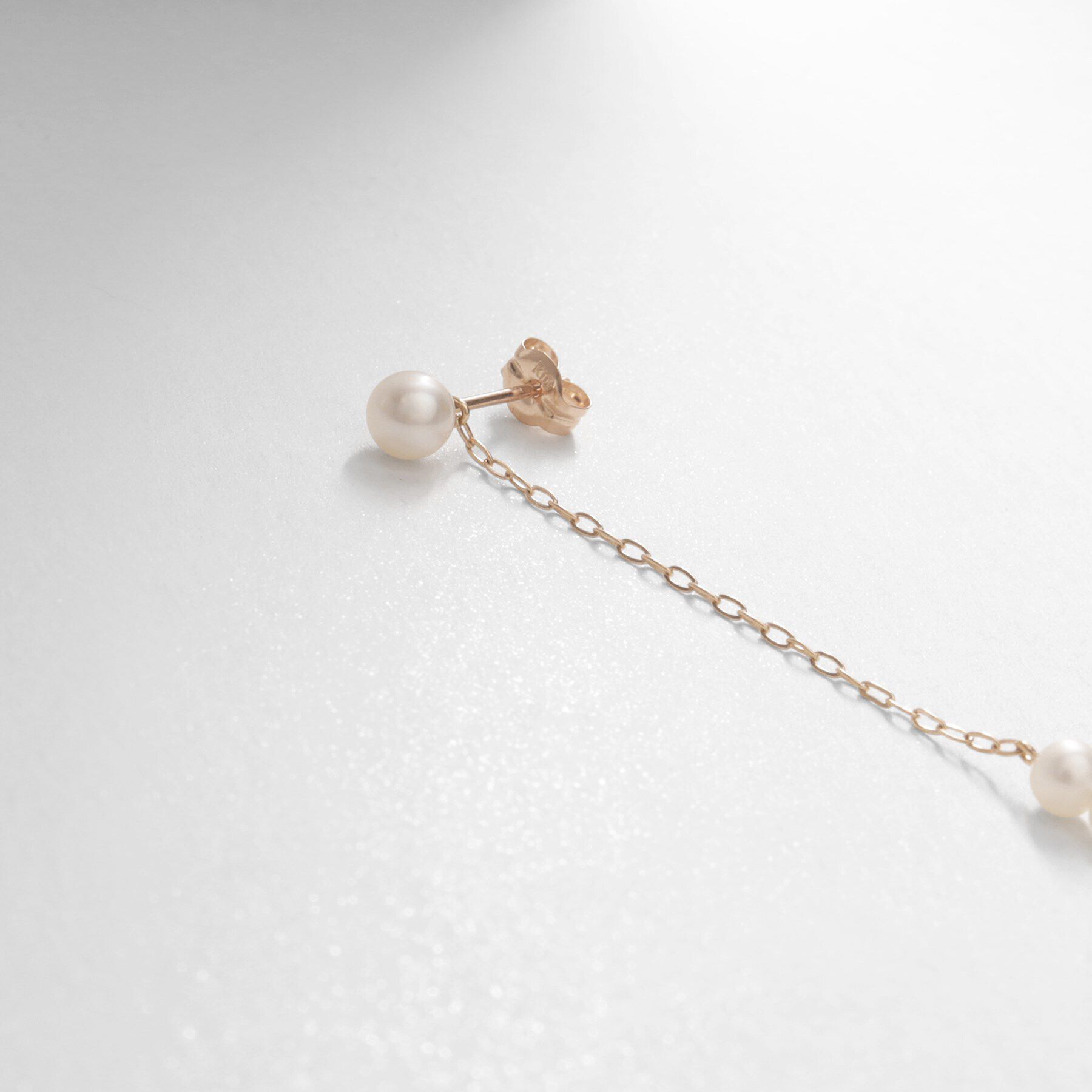 COCOSHNIK「K10パール ステーションロング スタッドピアス（片耳用）」|ピアス|