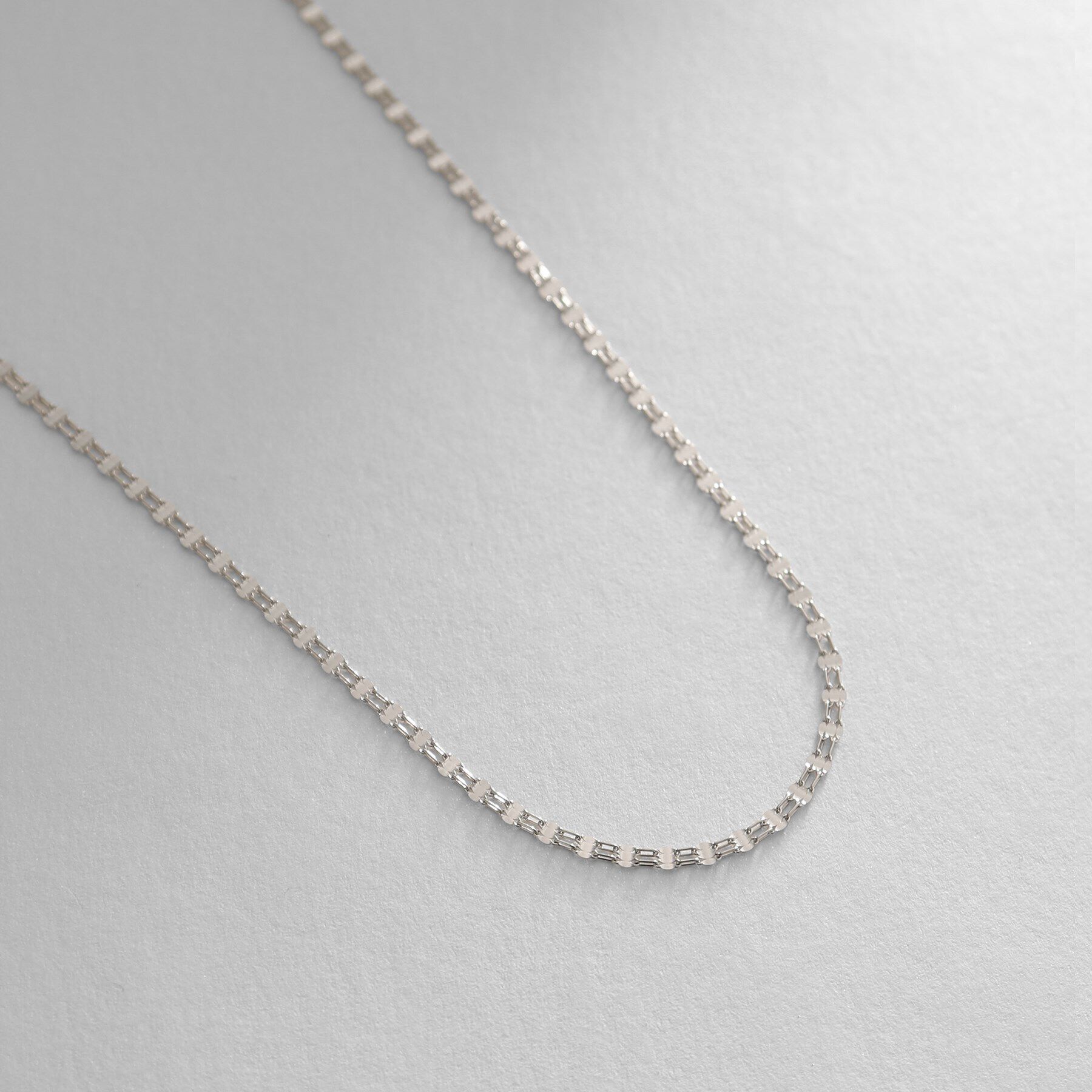 COCOSHNIK「プラチナ ダブルフラワークロス ネックレス」|ネックレス|