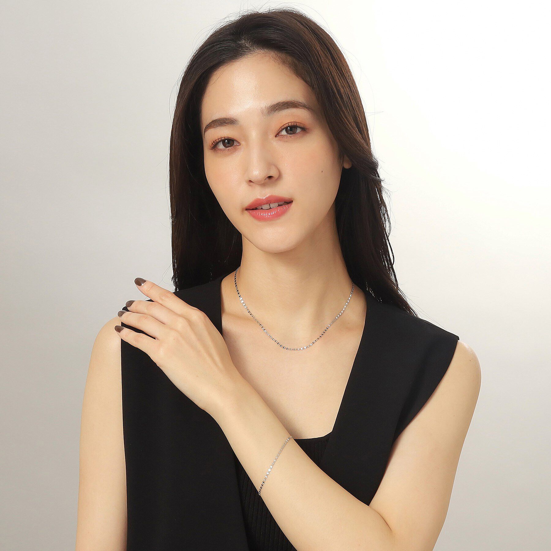 COCOSHNIK「プラチナ ダブルフラワークロス ネックレス」|ネックレス|