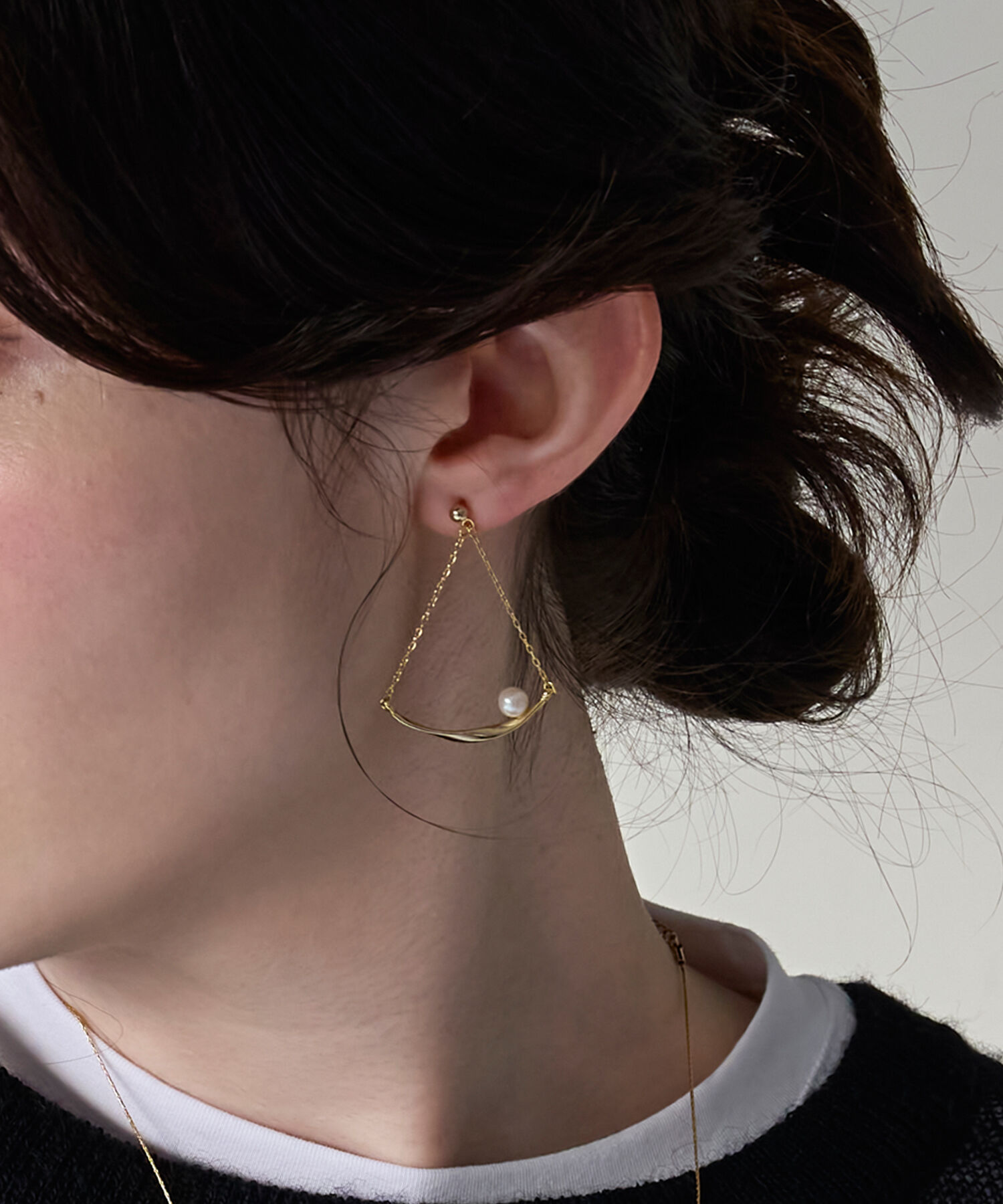 Phoebe「【金属アレルギー対応】スライヴパールトライアングルピアス　ゴールド/ニッケルフリー」|ピアス|ゴールド