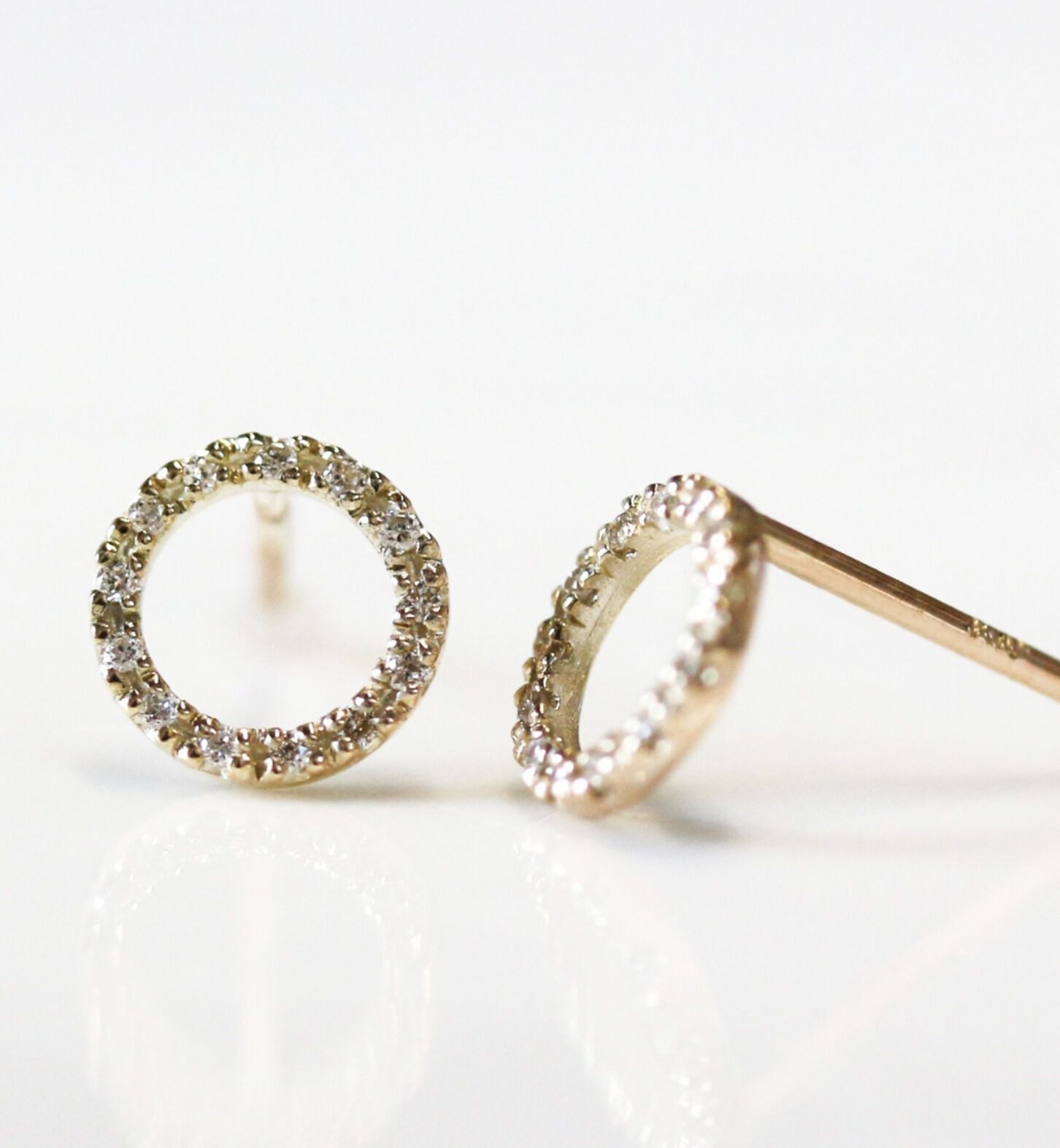  「ダイヤモンド オープンサークル ピアス | K10YG 〈世界最小〉」|ピアス|