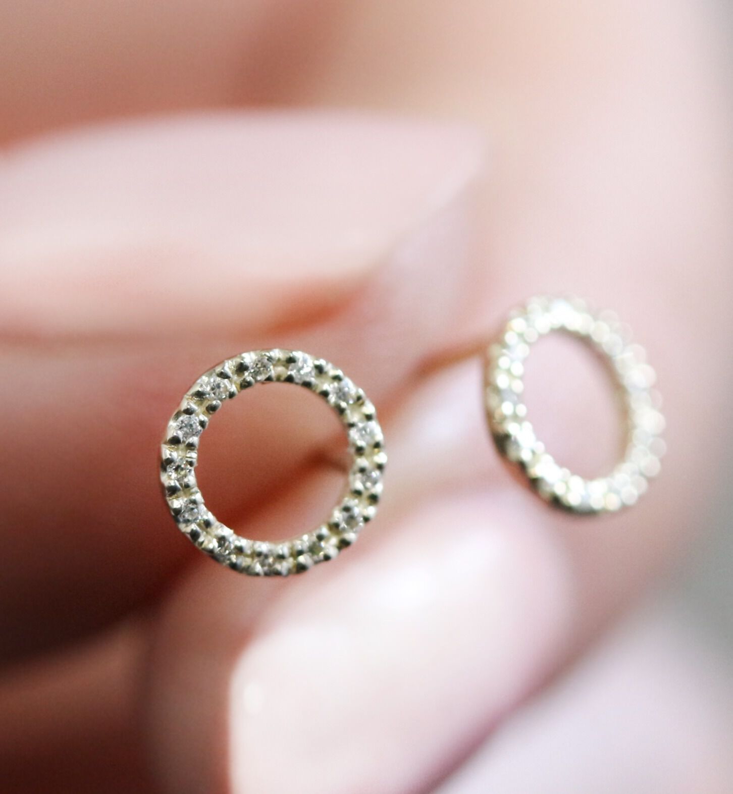  「ダイヤモンド オープンサークル ピアス | K10YG 〈世界最小〉」|ピアス|