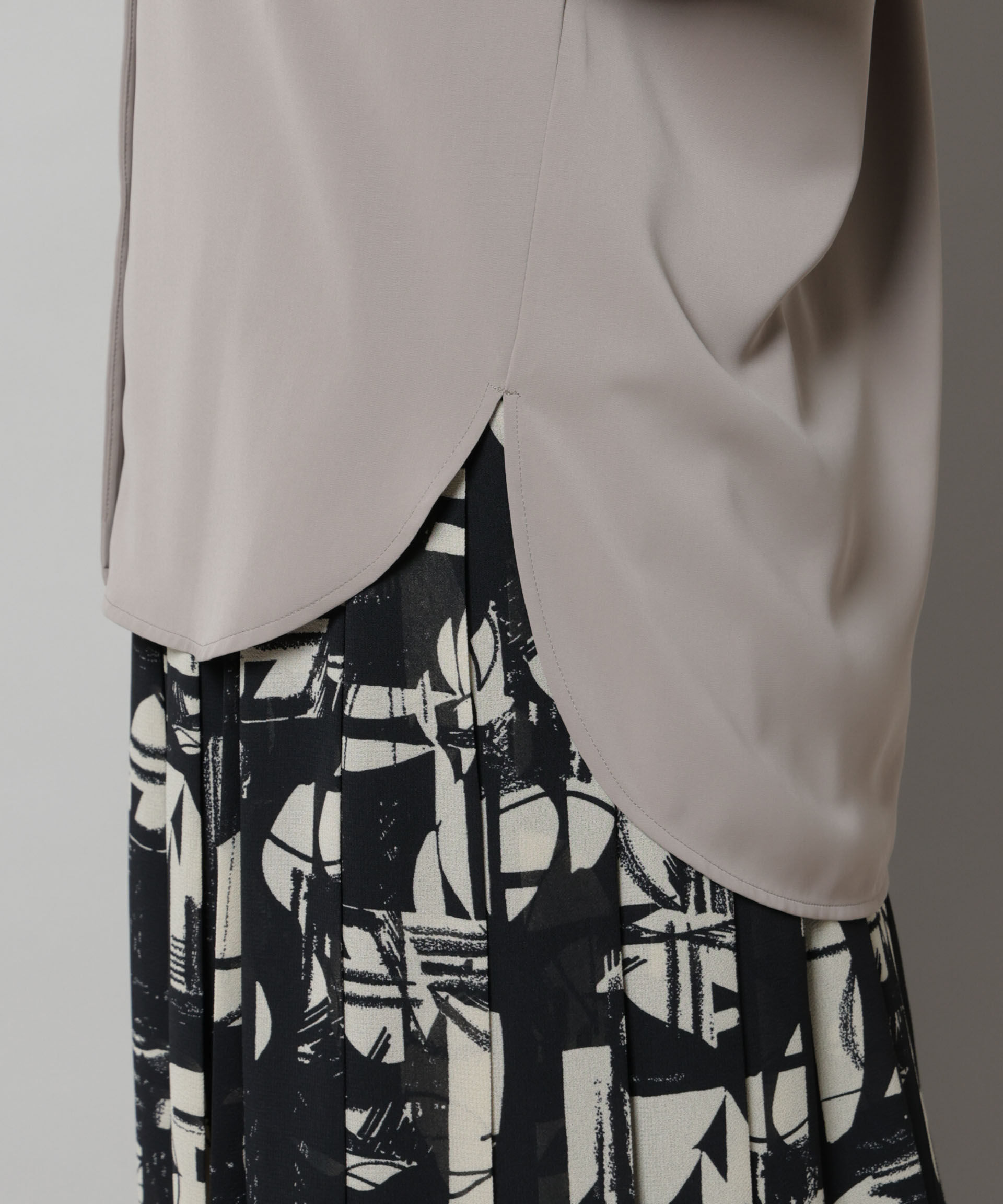 nano･universe「フロントボタンVネックブラウス」|シャツ・ブラウス|