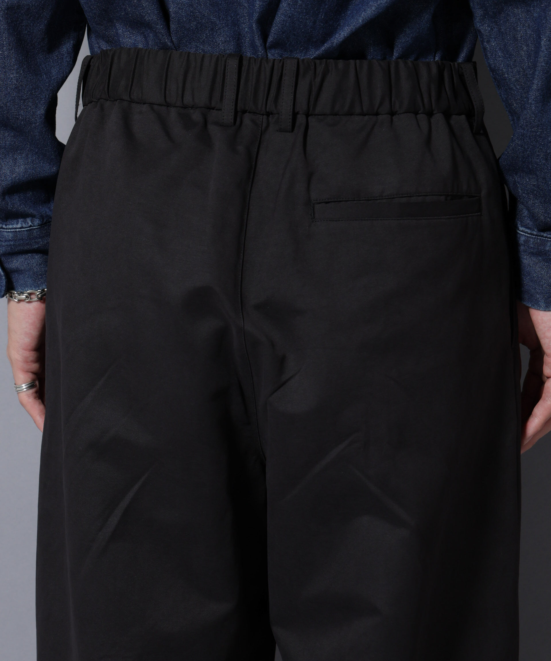 nano･universe「オイルドライクバギーパンツ」|チノ|